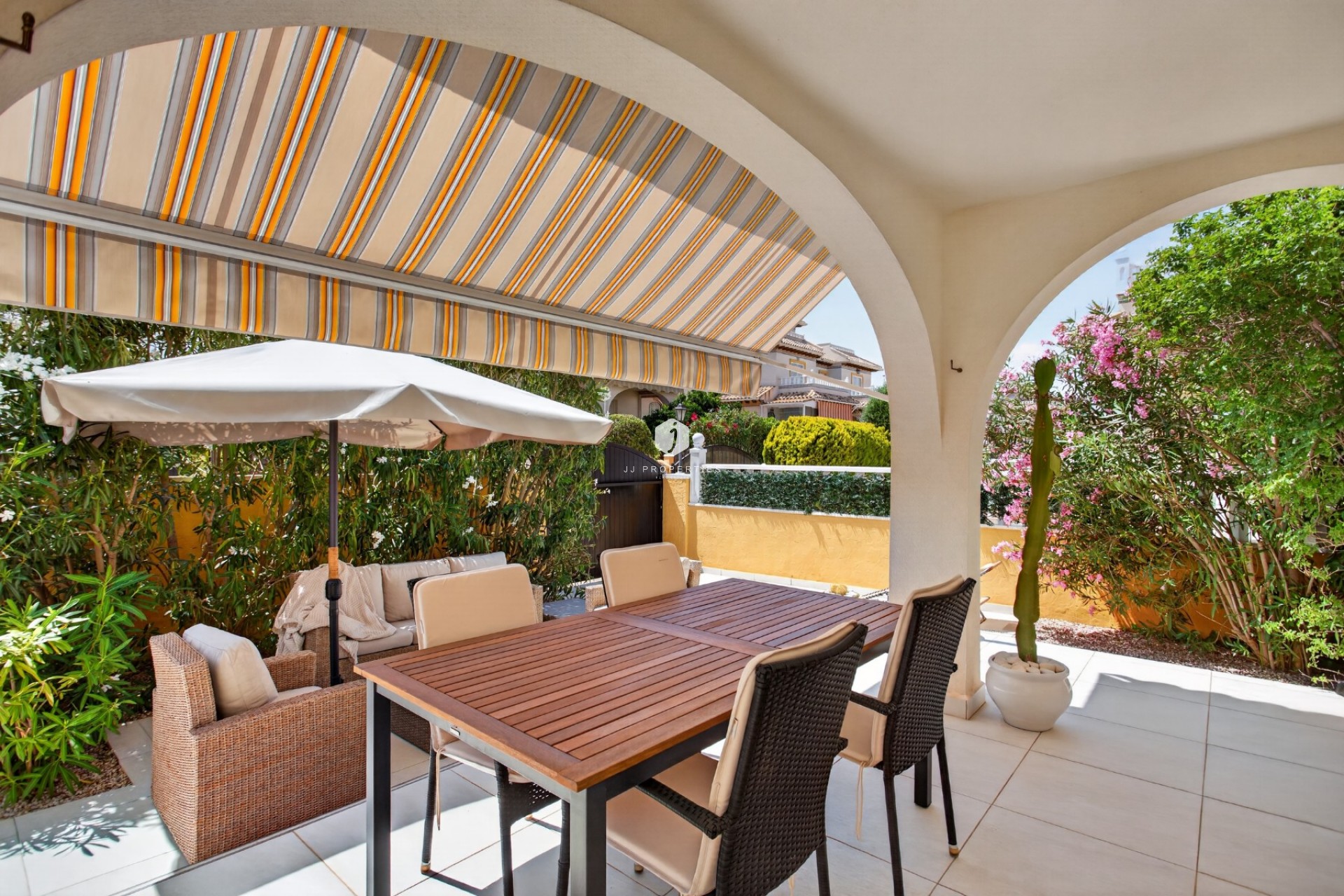 Resale - Villa -
Orihuela Costa - Costa Blanca
