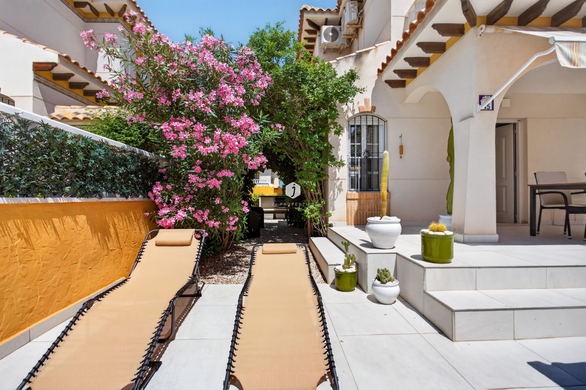 Resale - Villa -
Orihuela Costa - Costa Blanca