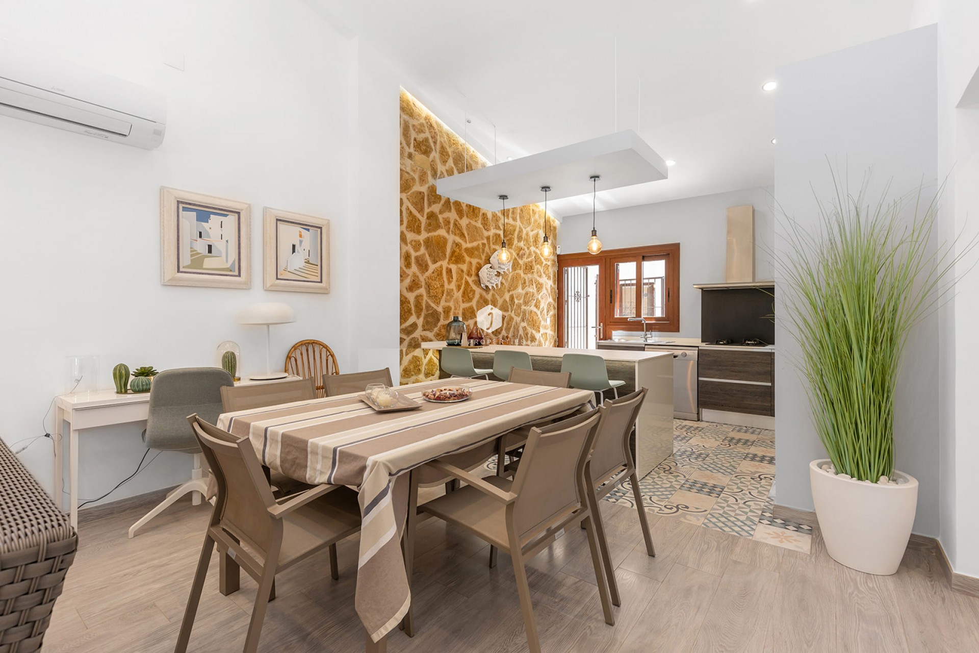 Resale - Villa -
Orihuela Costa - Costa Blanca