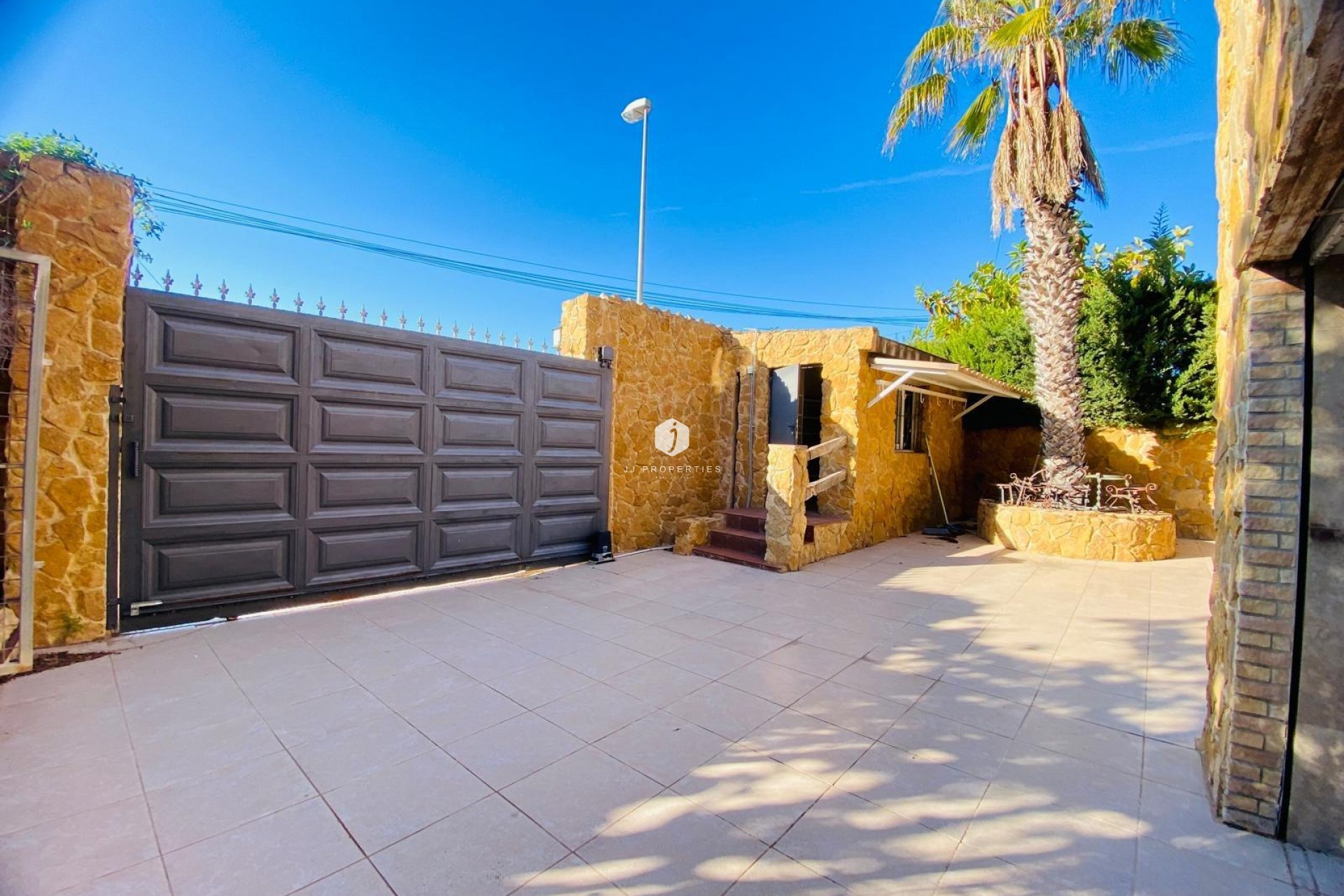Resale - Villa -
Orihuela Costa - La Florida