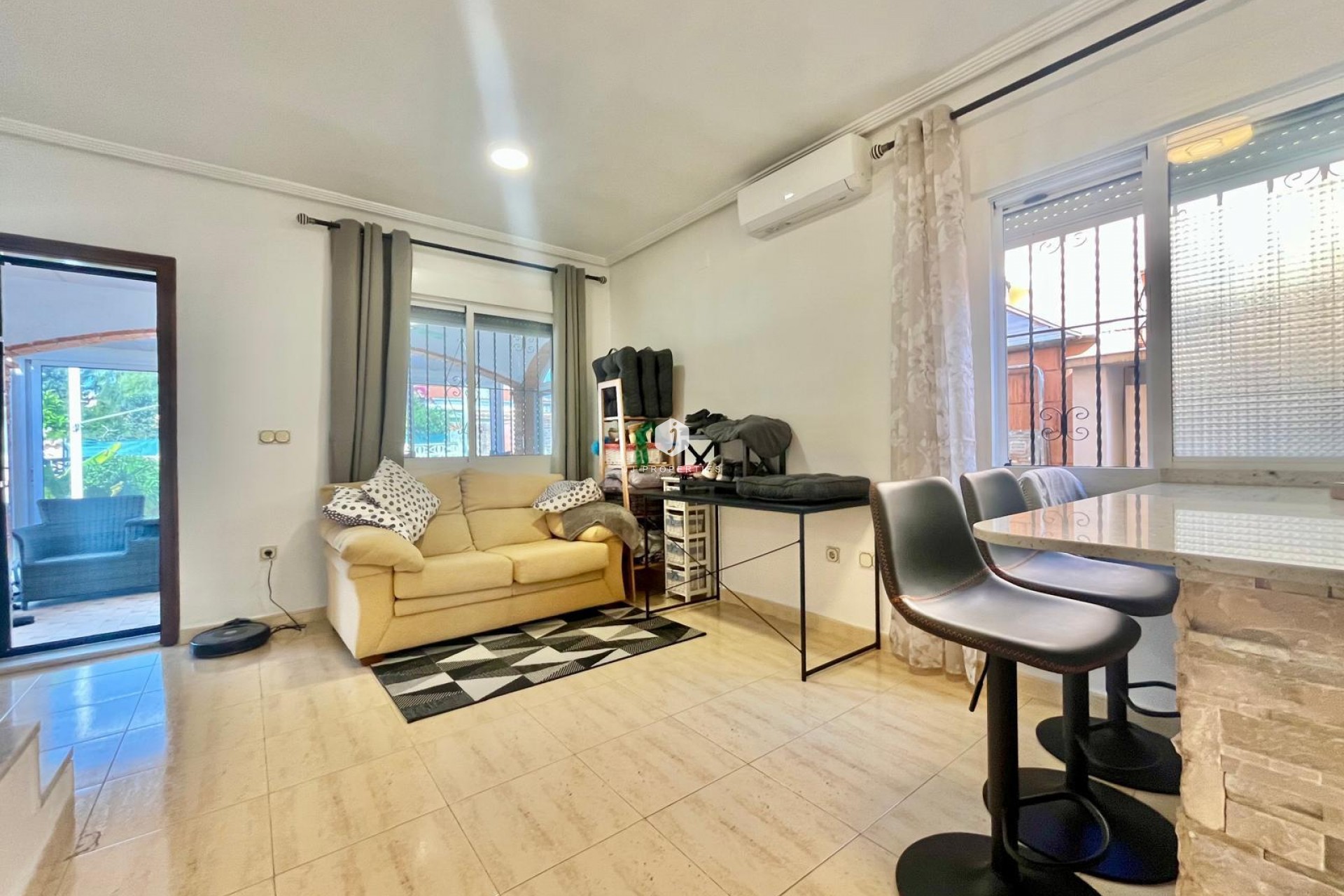 Resale - Villa -
Orihuela Costa - Los Almendros-la Florida