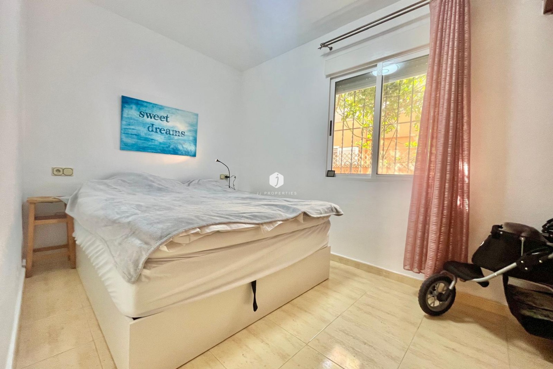 Resale - Villa -
Orihuela Costa - Los Almendros-la Florida