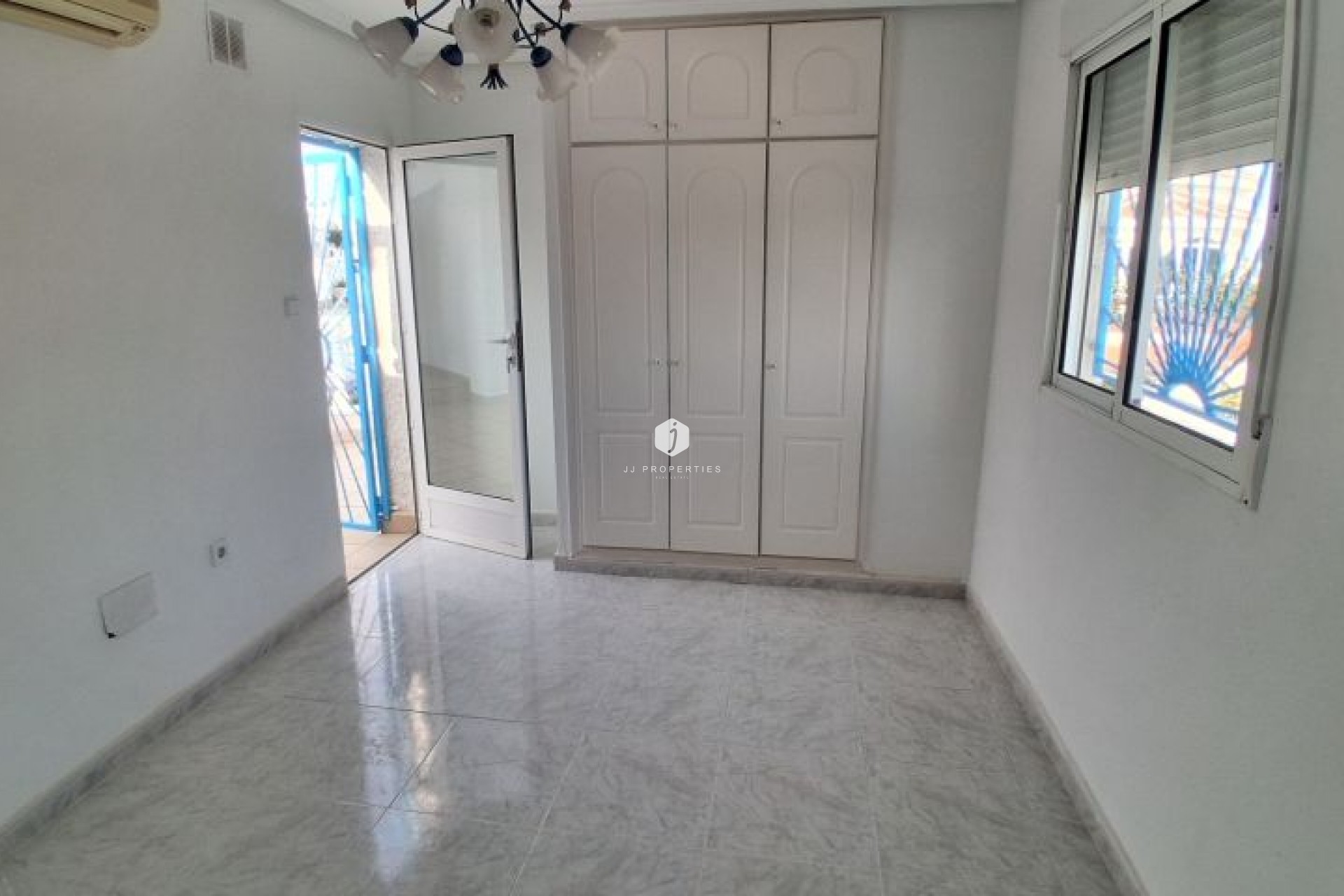 Resale - Villa -
Rojales - Inland