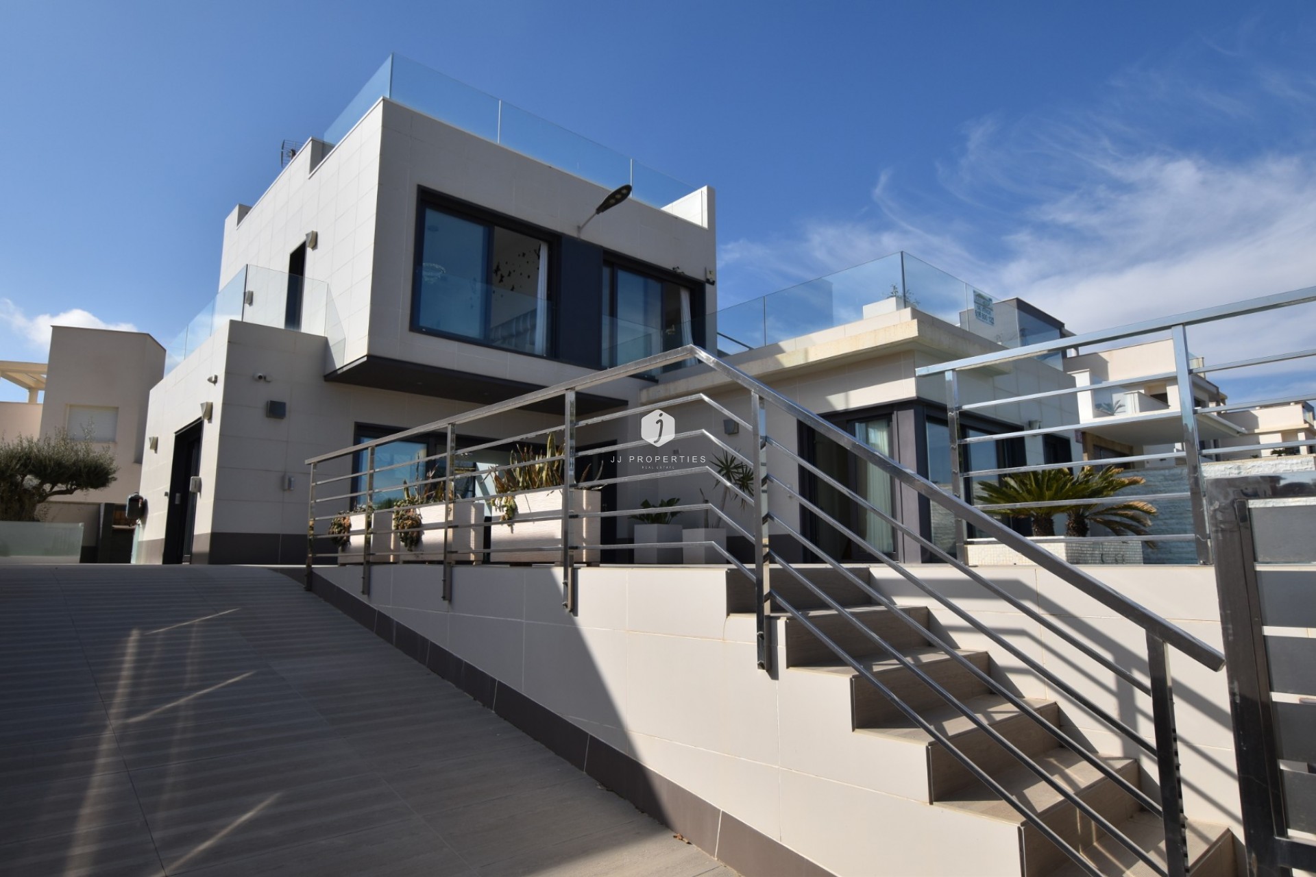 Resale - Villa -
San Miguel de Salinas - Inland