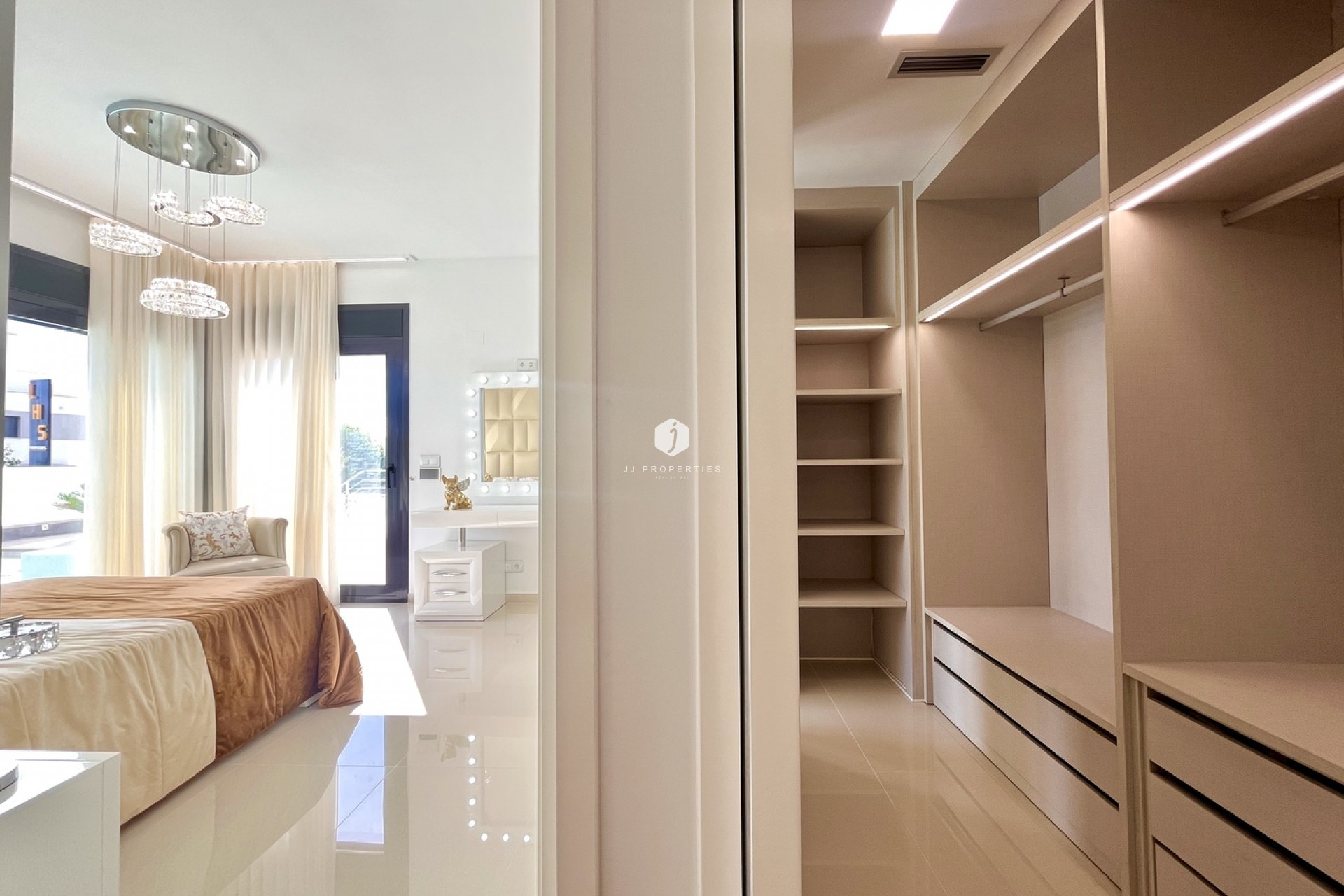 Resale - Villa -
San Miguel de Salinas - Inland