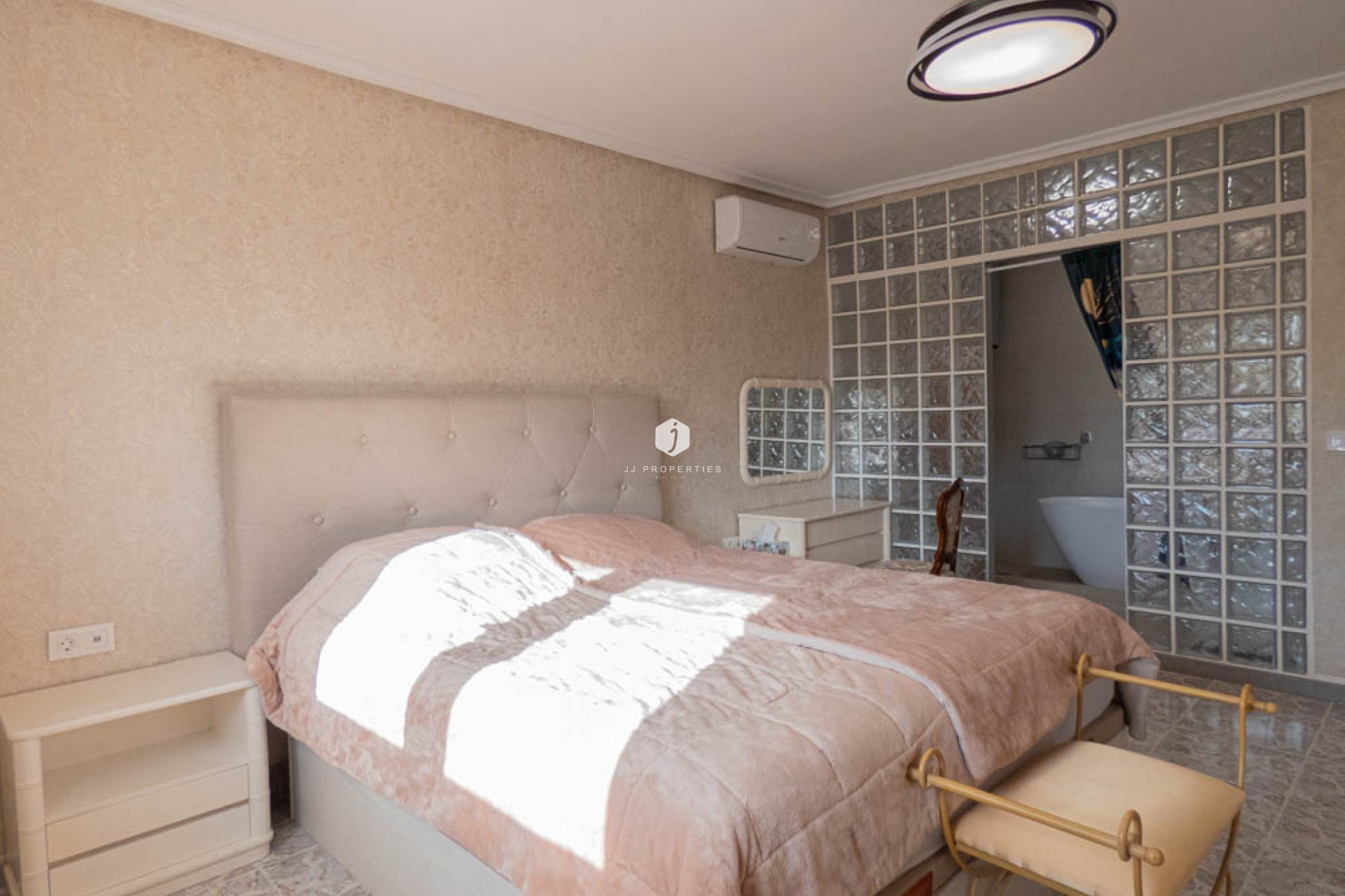 Resale - Villa -
San Miguel de Salinas - Inland