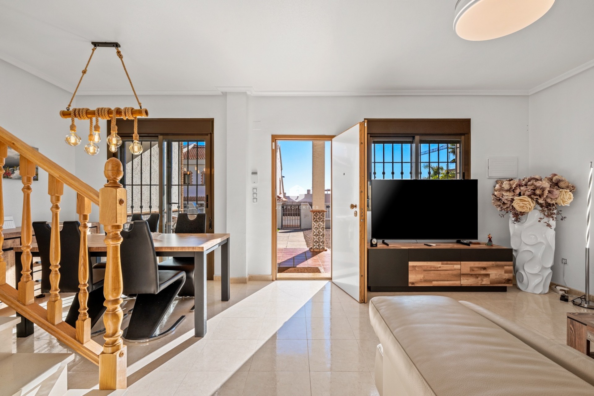 Resale - Villa -
San Miguel de Salinas - Inland