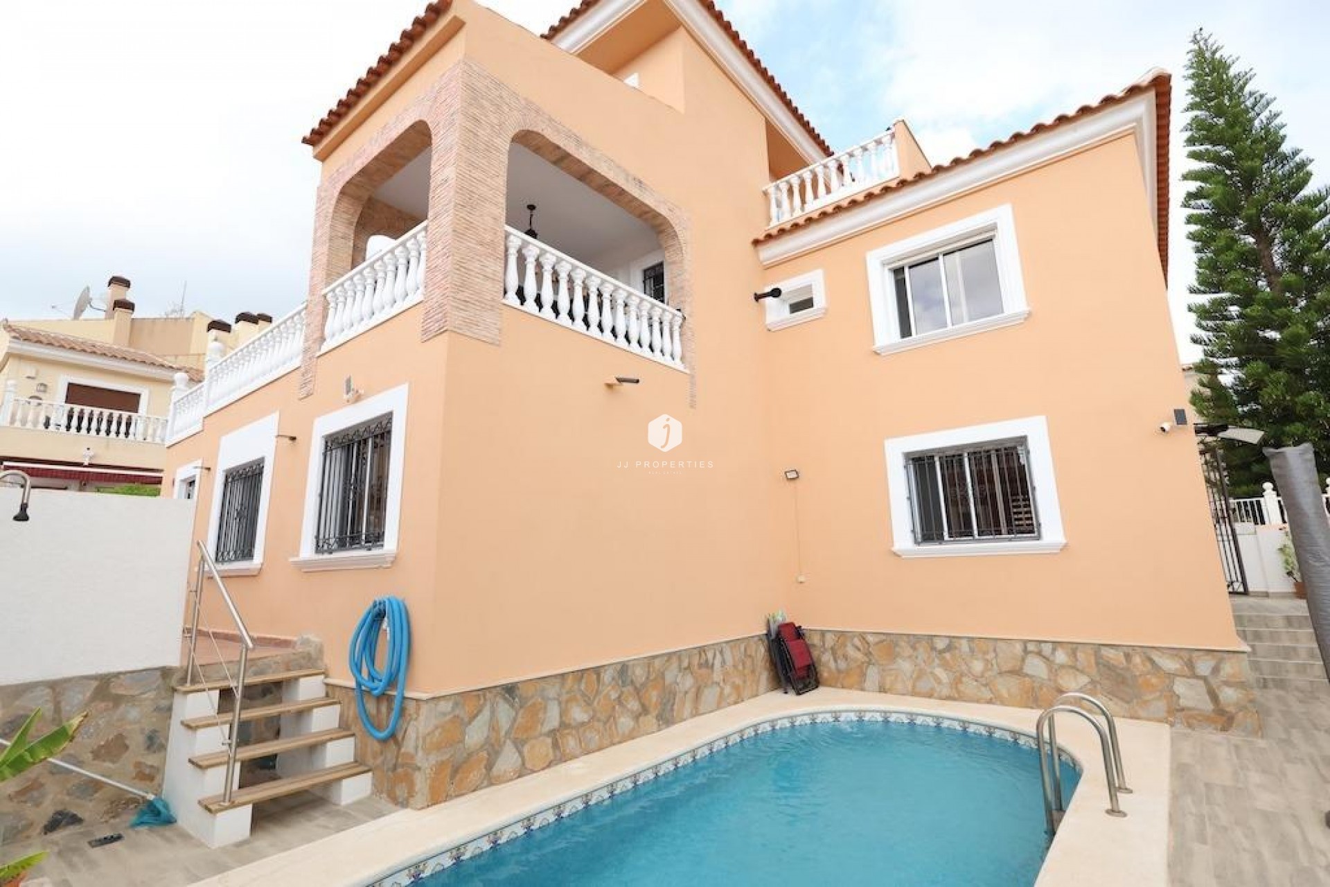 Resale - Villa -
San Miguel de Salinas - Inland