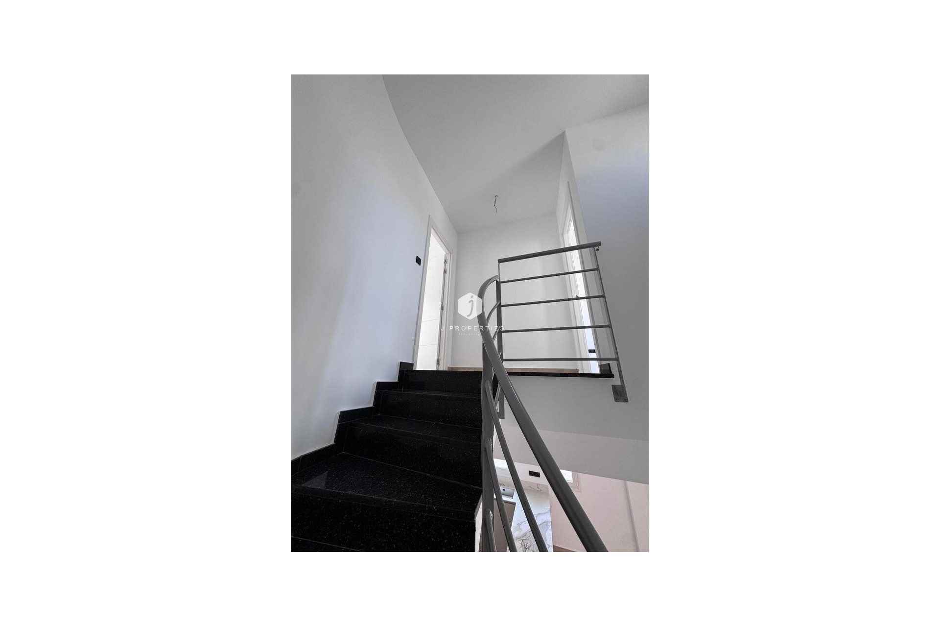 Resale - Villa -
Torrevieja - aguas nuevas