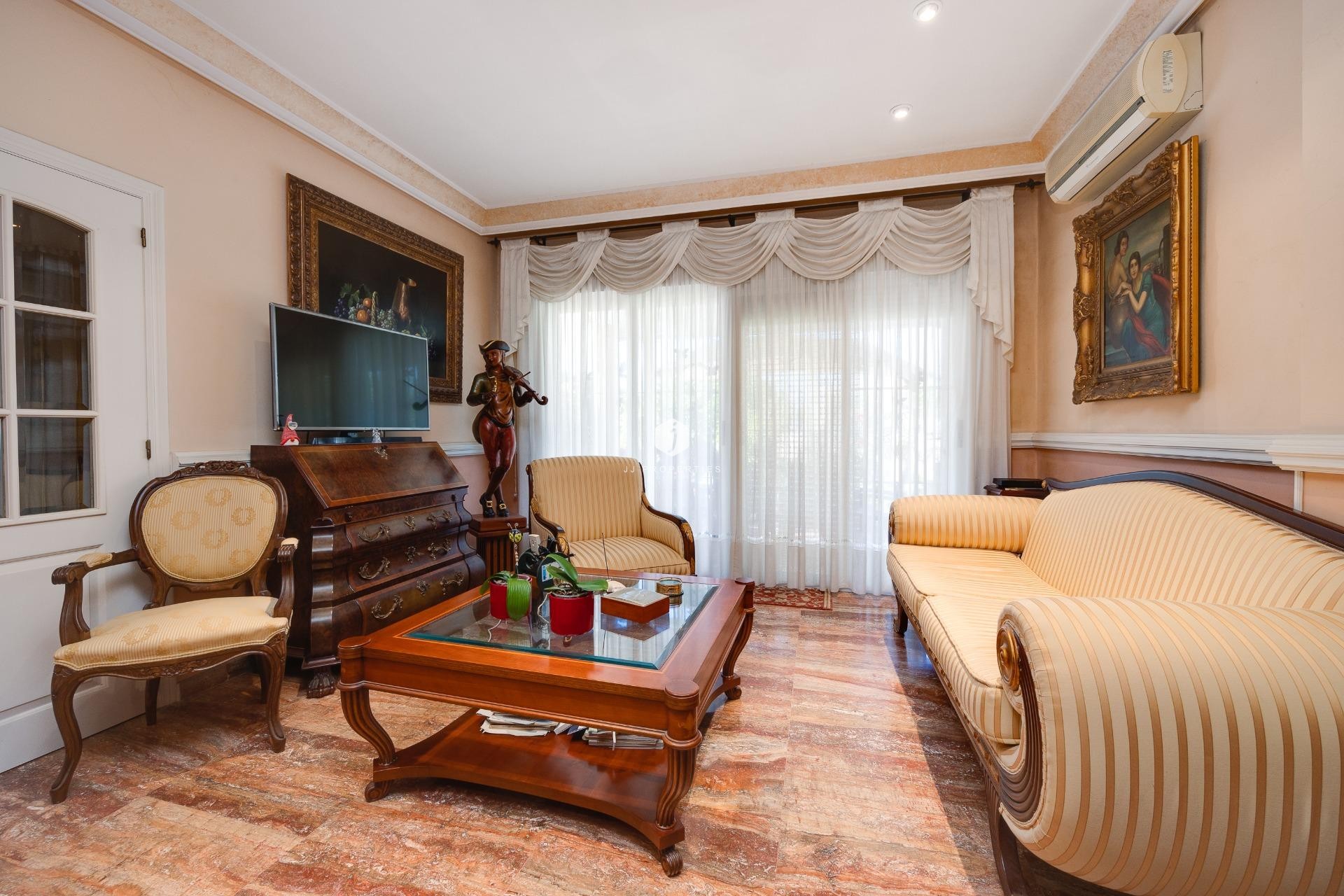 Resale - Villa -
Torrevieja - aguas nuevas