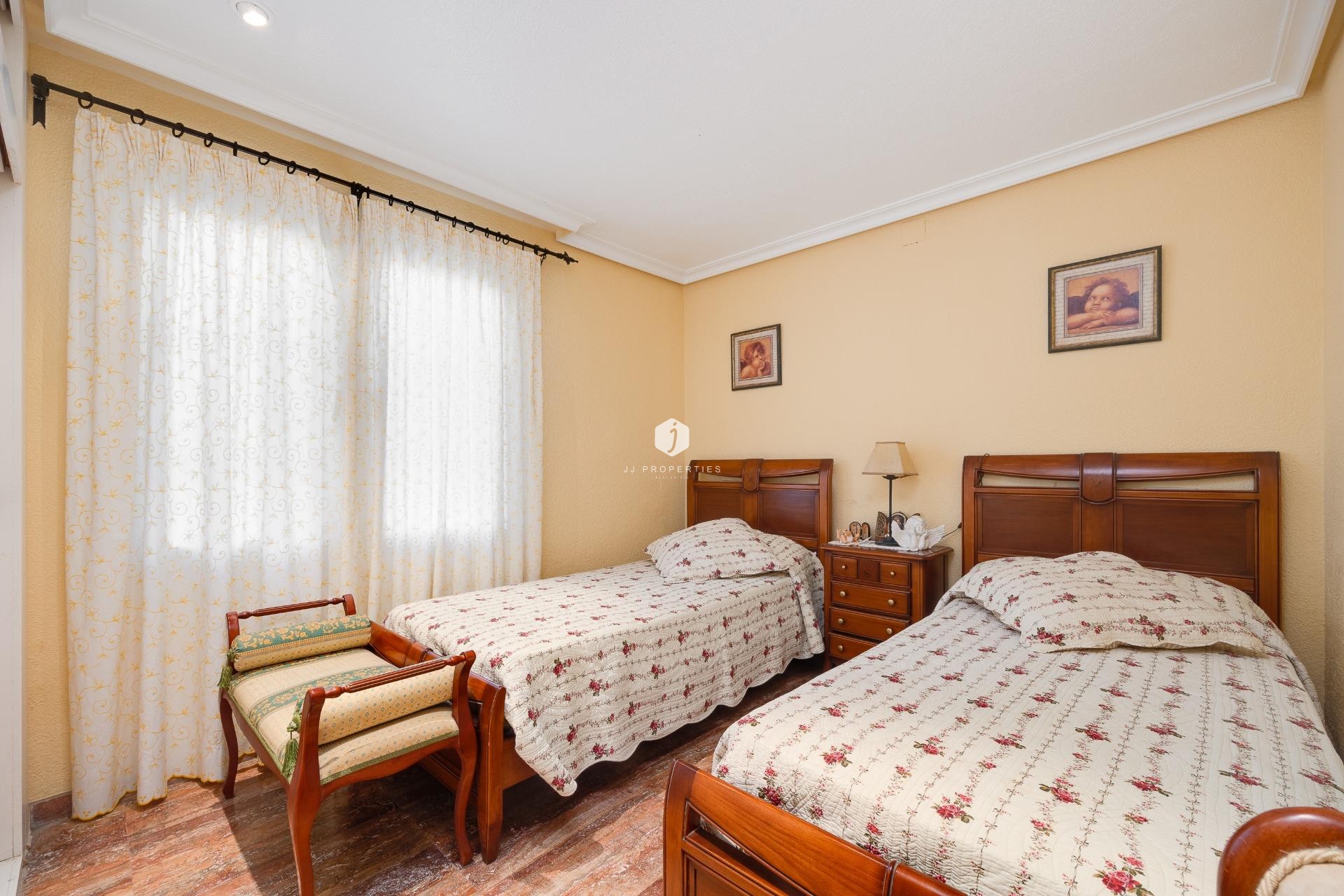 Resale - Villa -
Torrevieja - aguas nuevas