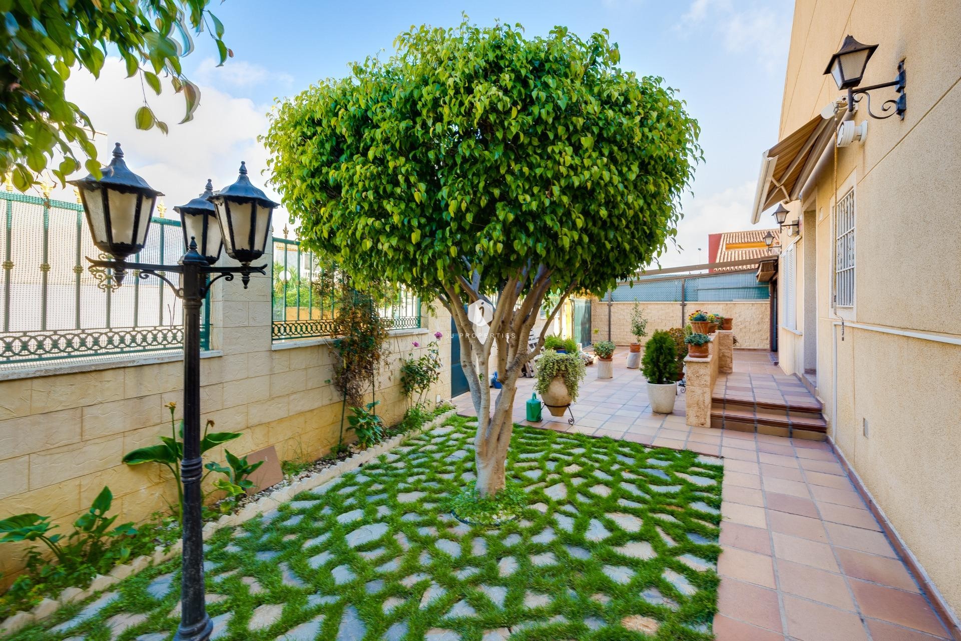 Resale - Villa -
Torrevieja - aguas nuevas