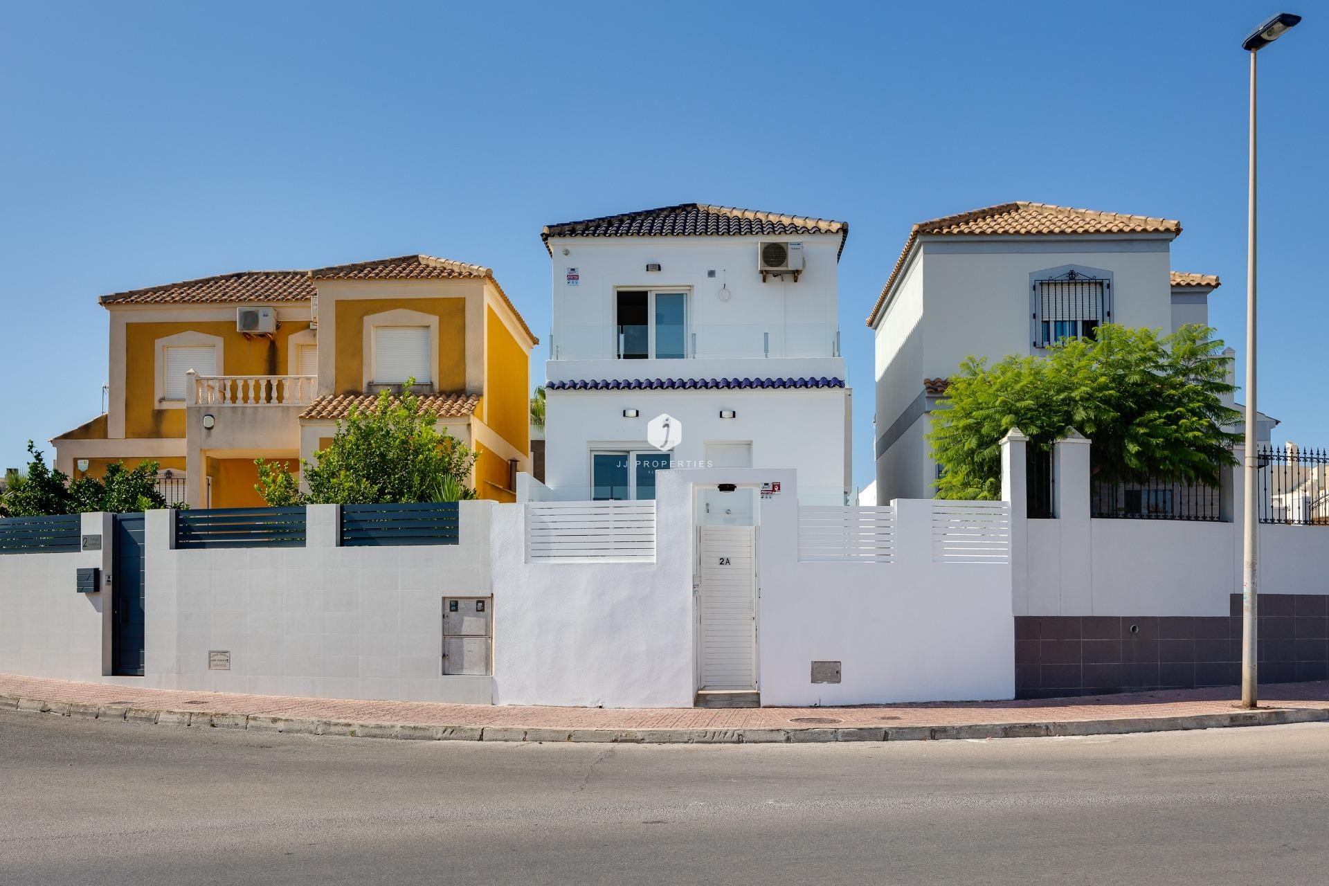 Resale - Villa -
Torrevieja - aguas nuevas