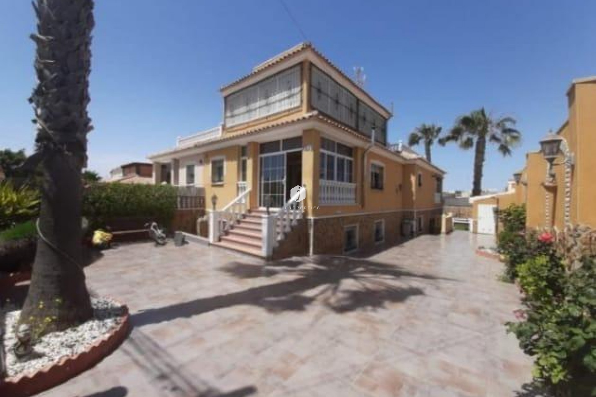 Resale - Villa -
Torrevieja - aguas nuevas