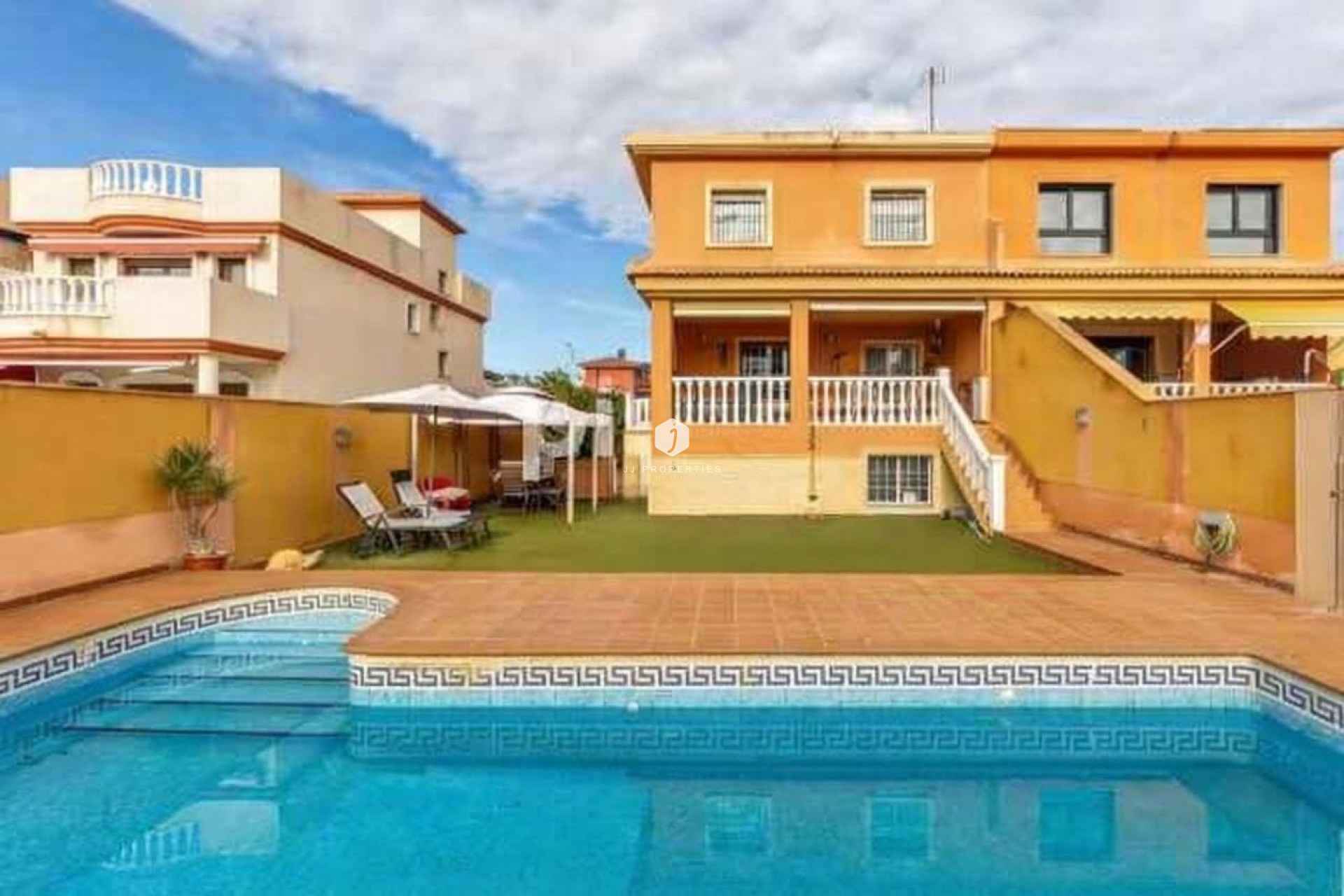 Resale - Villa -
Torrevieja - aguas nuevas