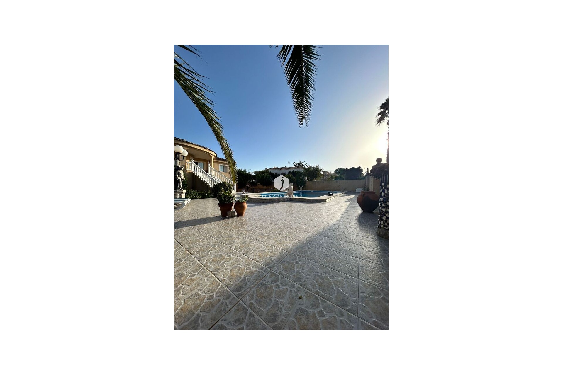 Resale - Villa -
Torrevieja - aguas nuevas