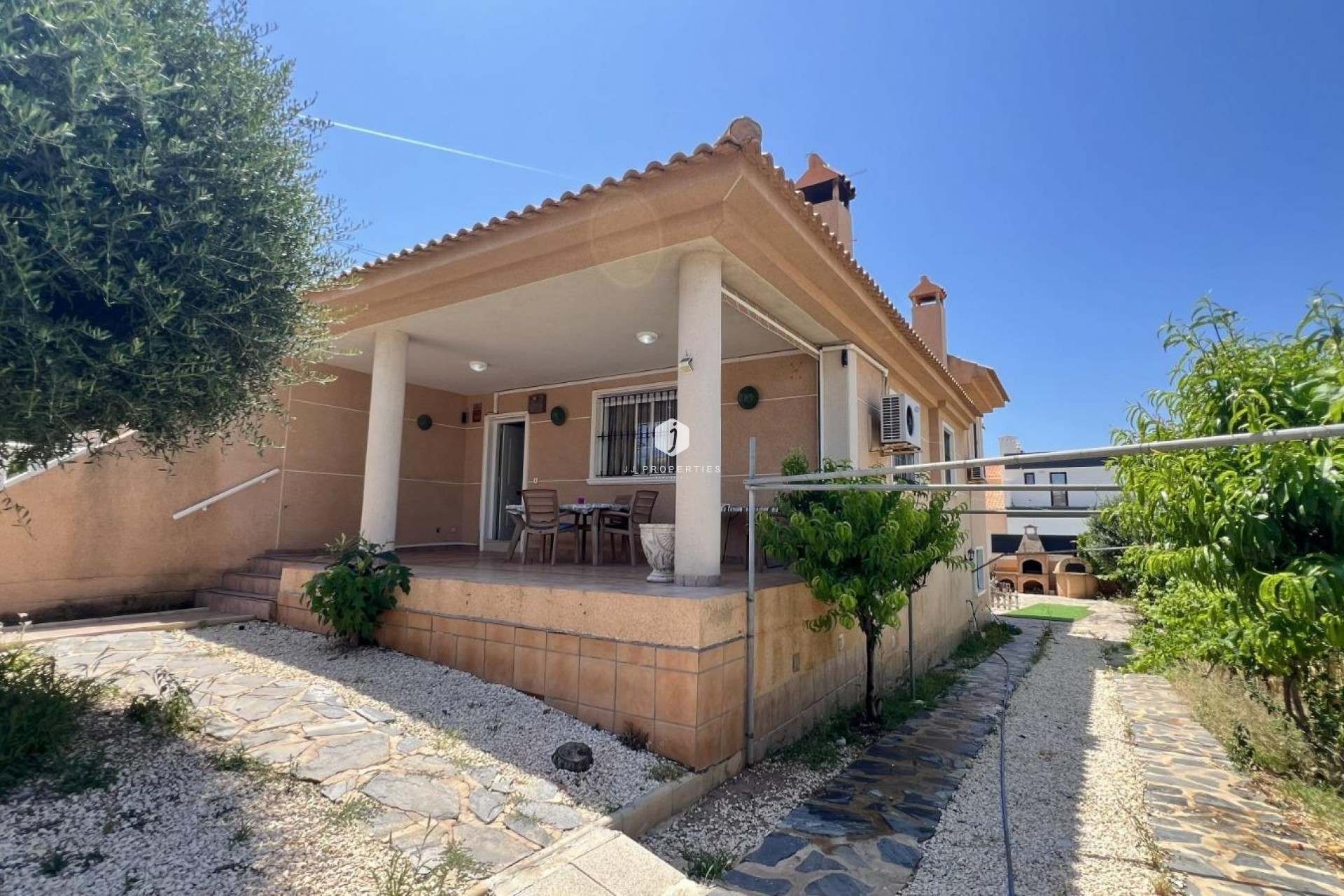 Resale - Villa -
Torrevieja - aguas nuevas