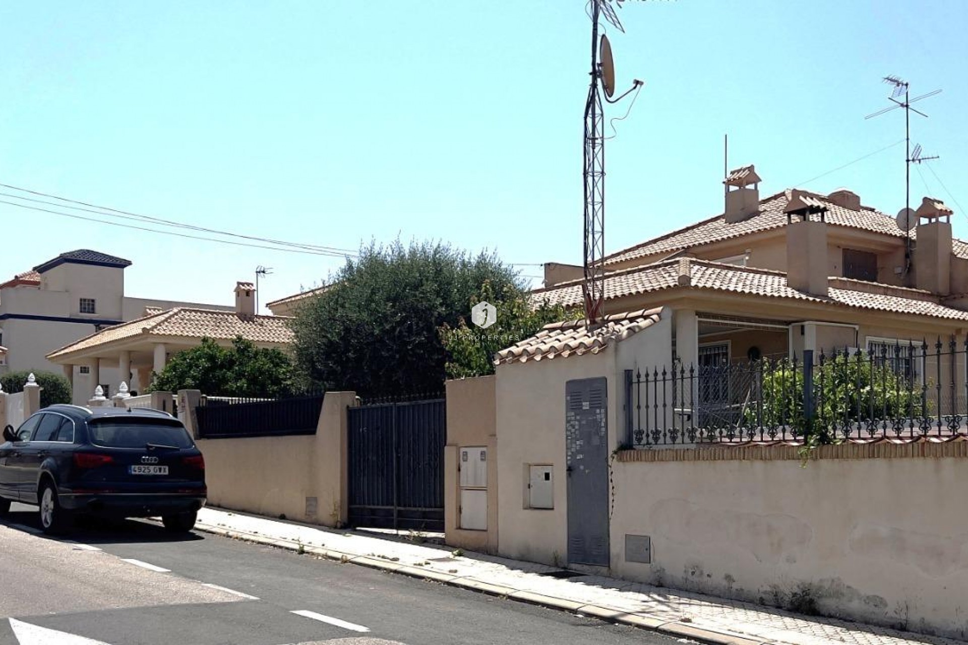 Resale - Villa -
Torrevieja - aguas nuevas
