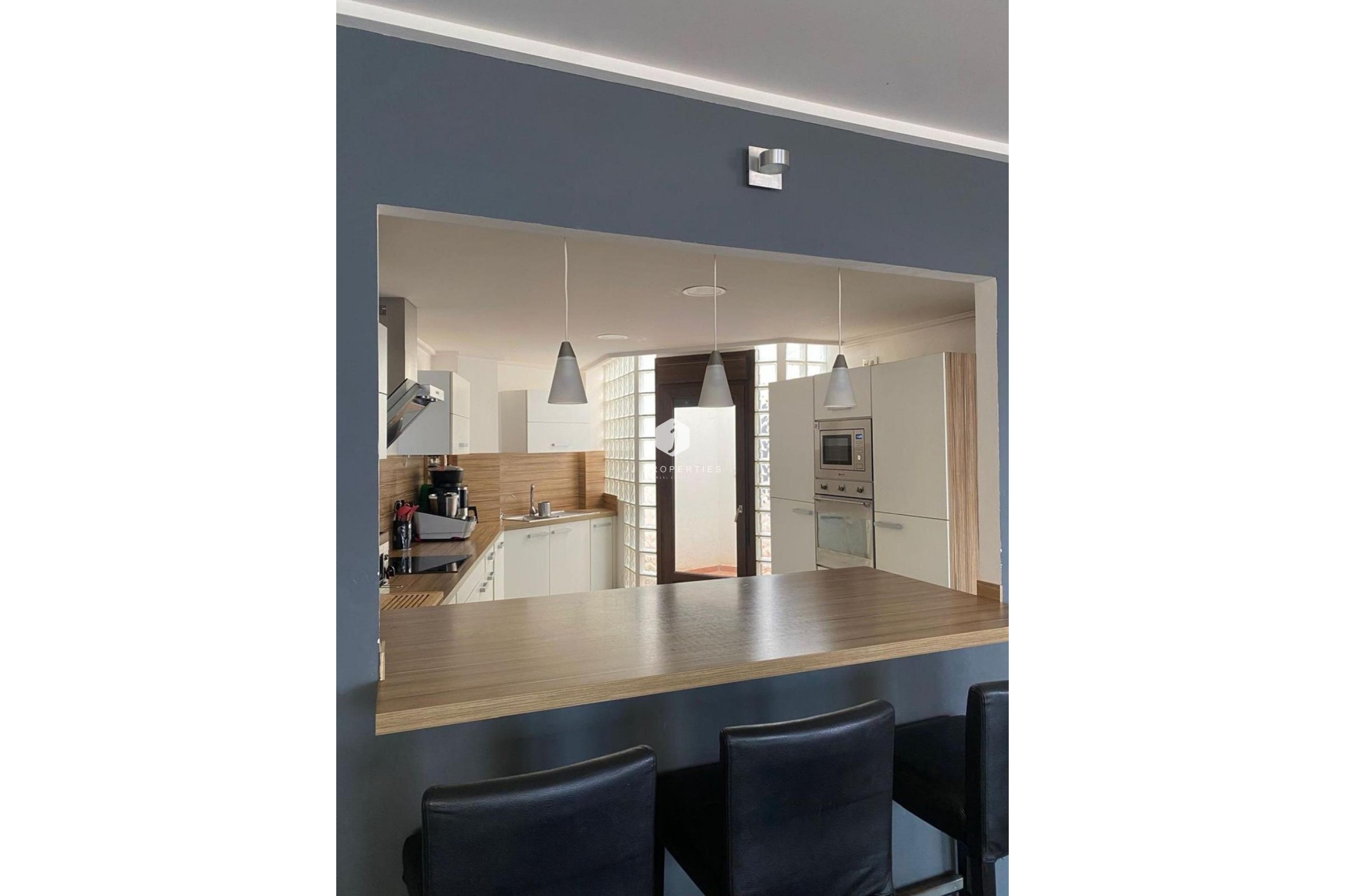 Resale - Villa -
Torrevieja - Centro - Muelle Pesquero