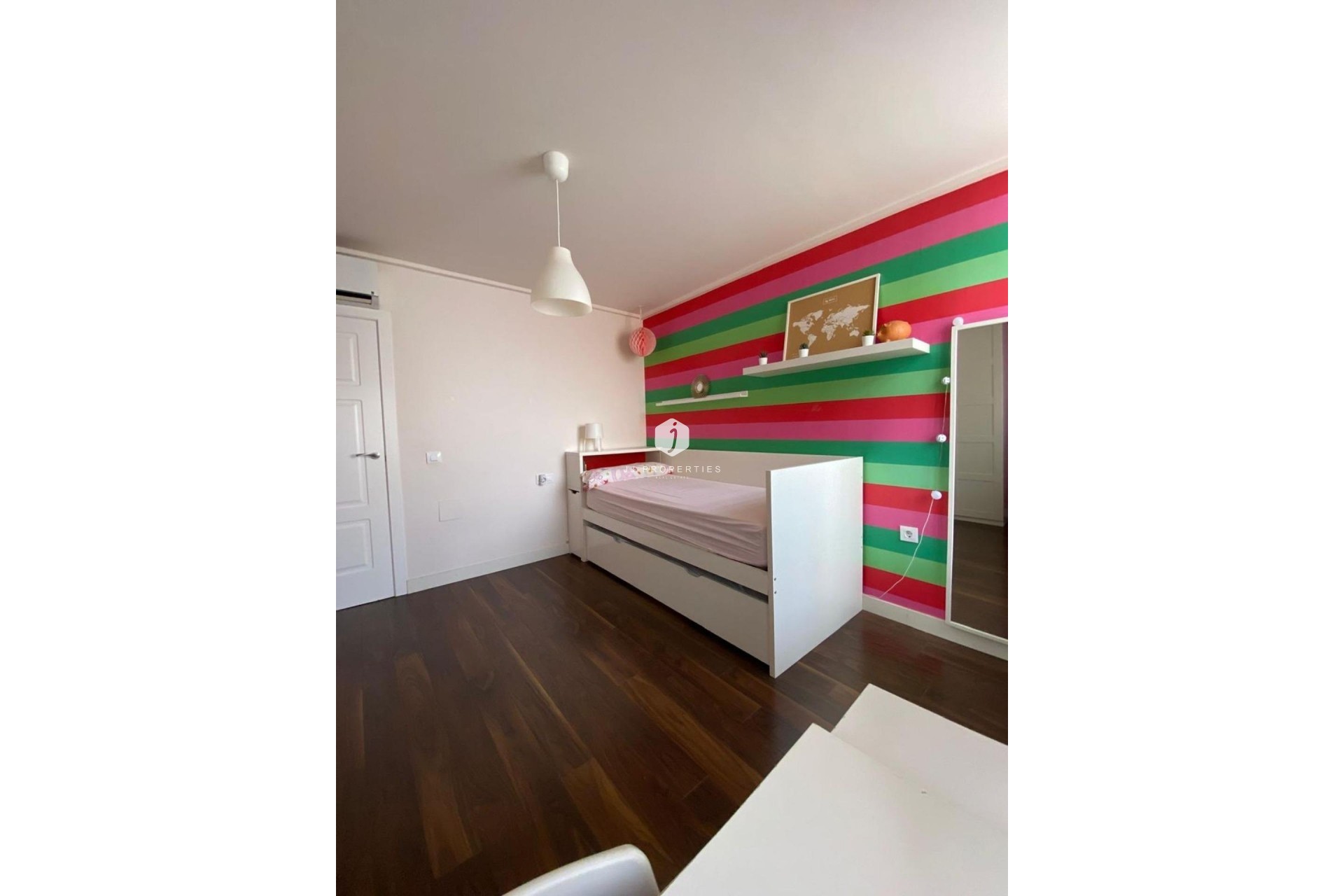 Resale - Villa -
Torrevieja - Centro - Muelle Pesquero