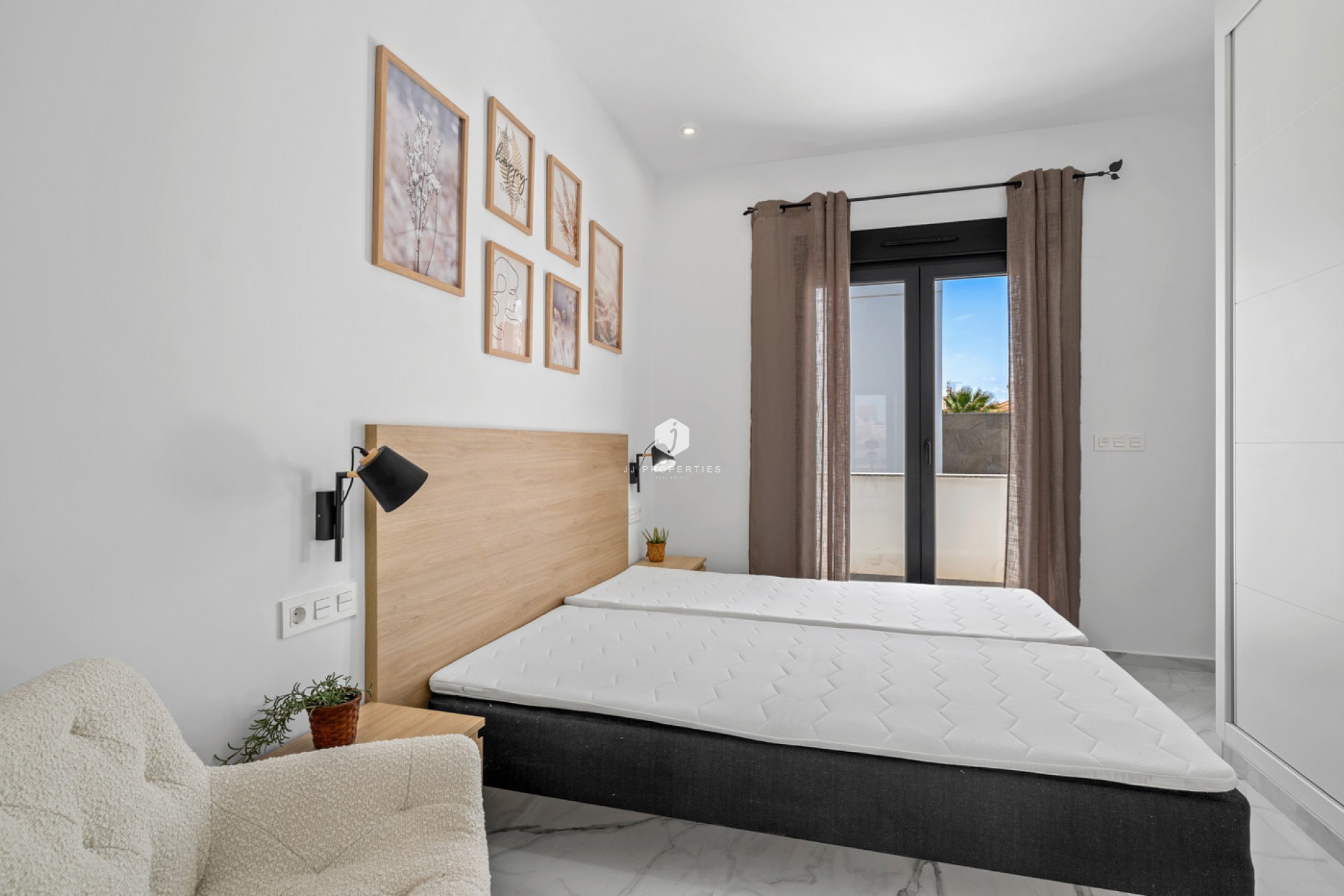 Resale - Villa -
Torrevieja - Costa Blanca