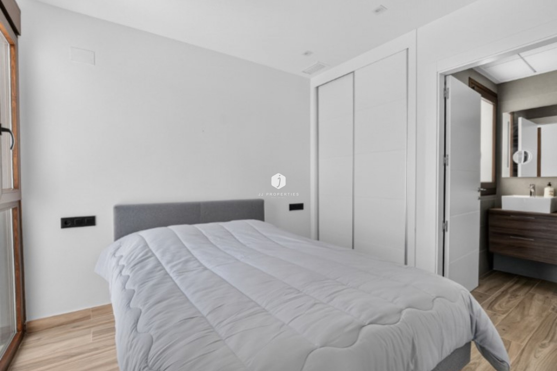 Resale - Villa -
Torrevieja - Costa Blanca