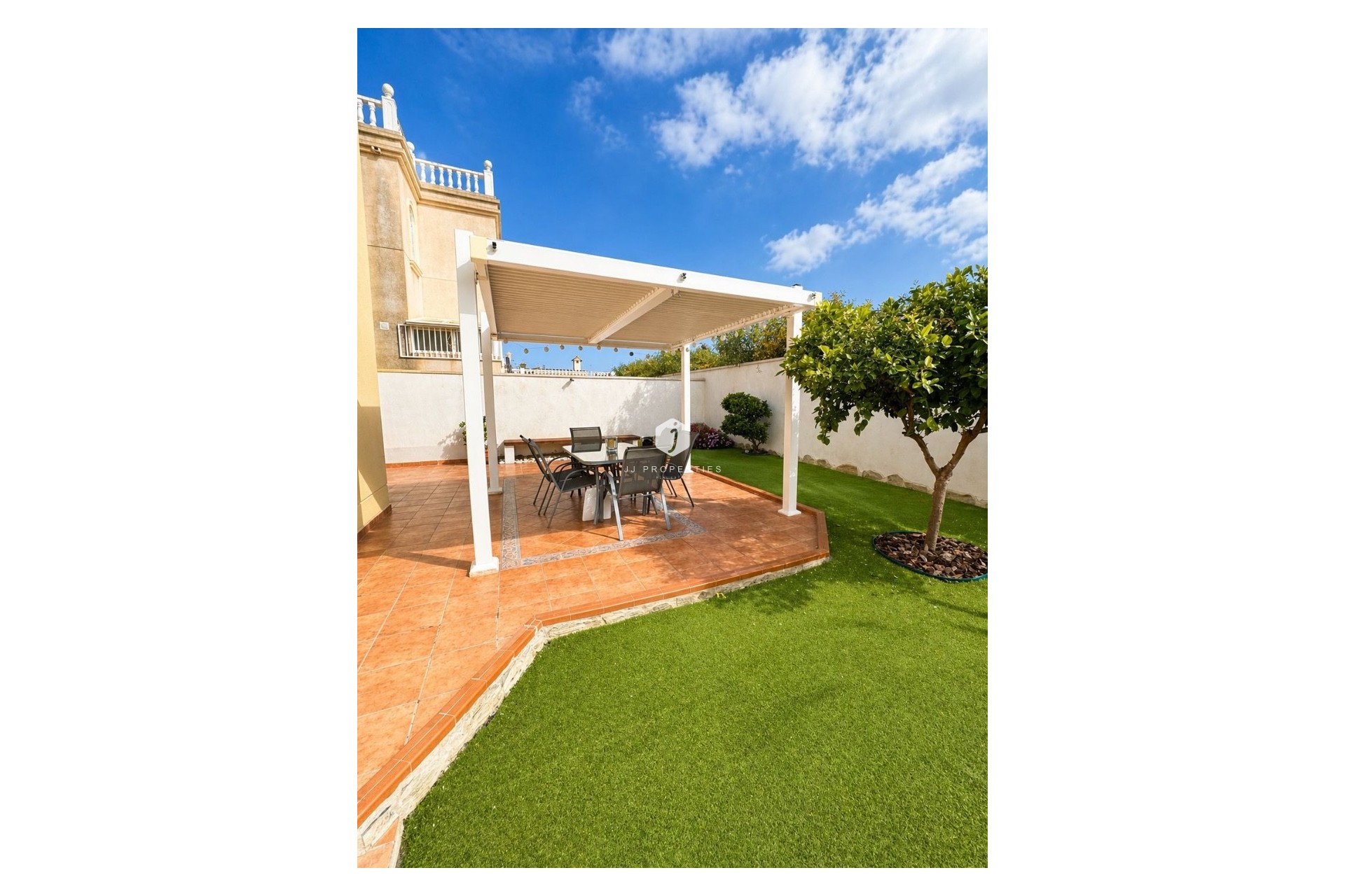 Resale - Villa -
Torrevieja - Costa Blanca