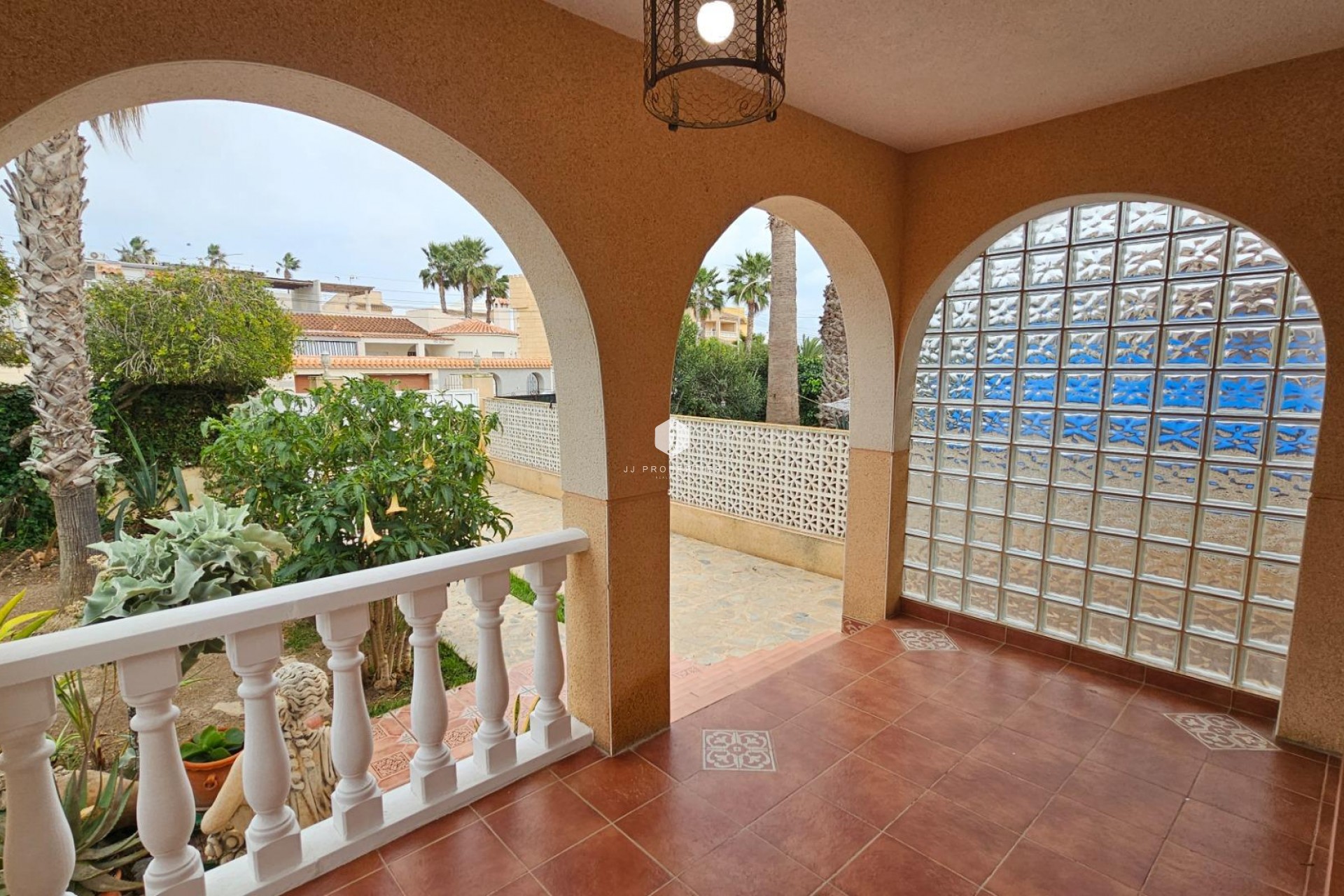 Resale - Villa -
Torrevieja - El chaparral
