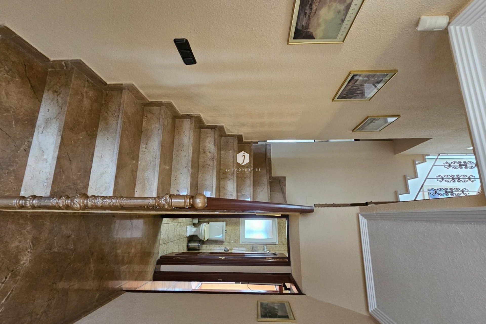 Resale - Villa -
Torrevieja - El chaparral