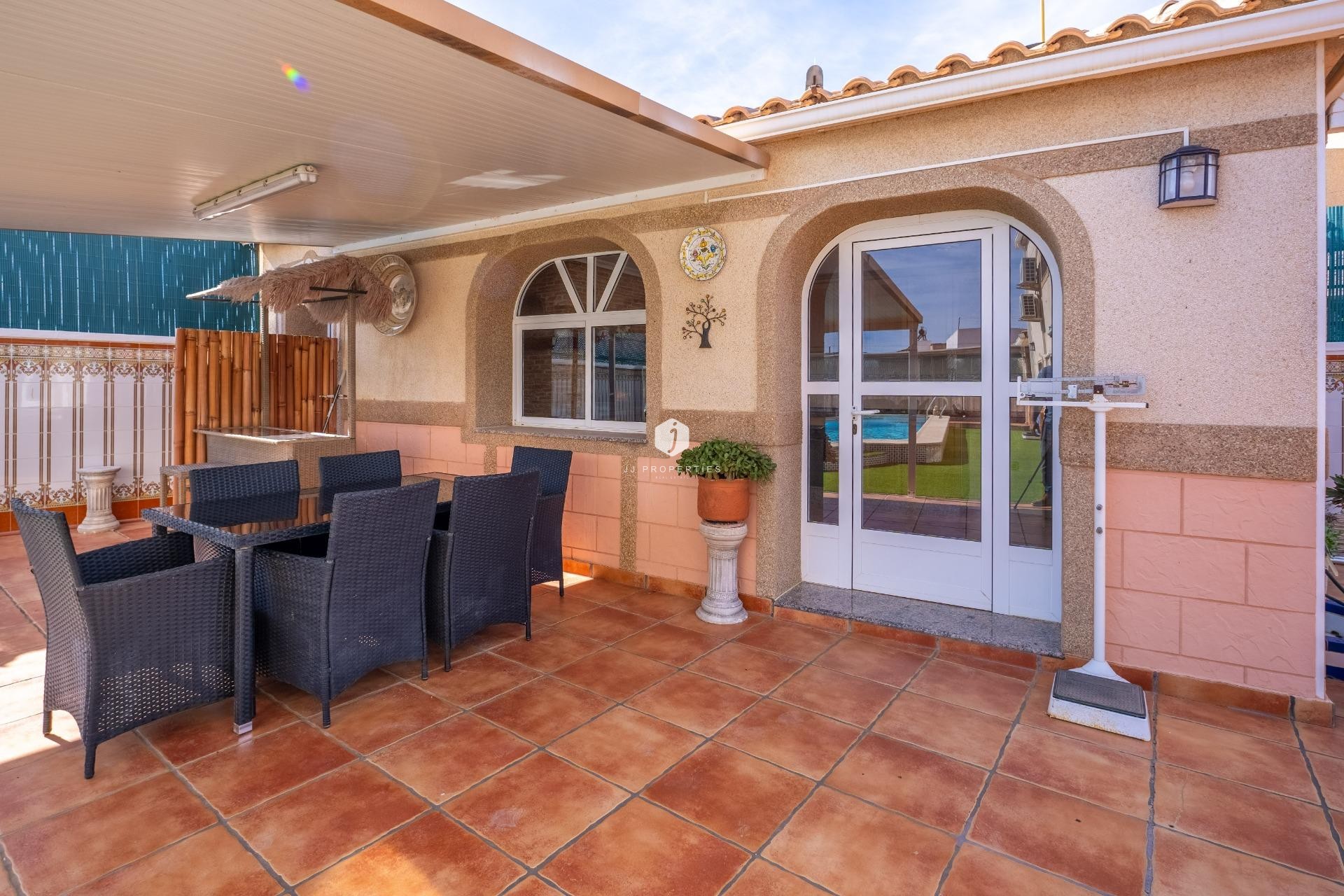 Resale - Villa -
Torrevieja - El chaparral