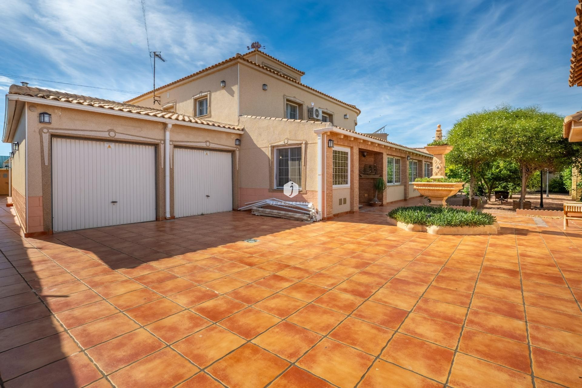 Resale - Villa -
Torrevieja - El chaparral
