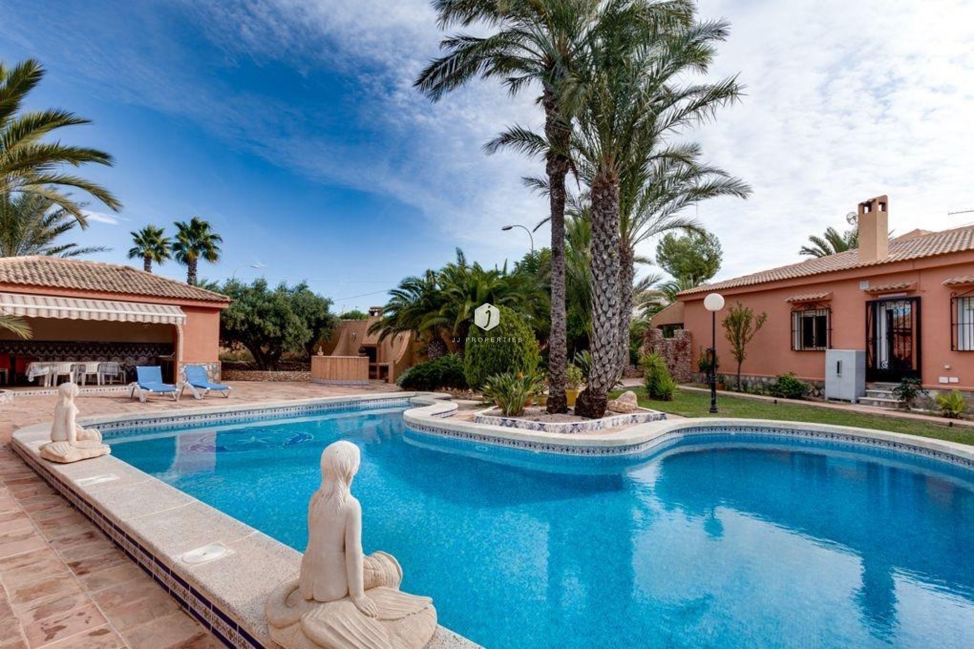 Resale - Villa -
Torrevieja - El chaparral
