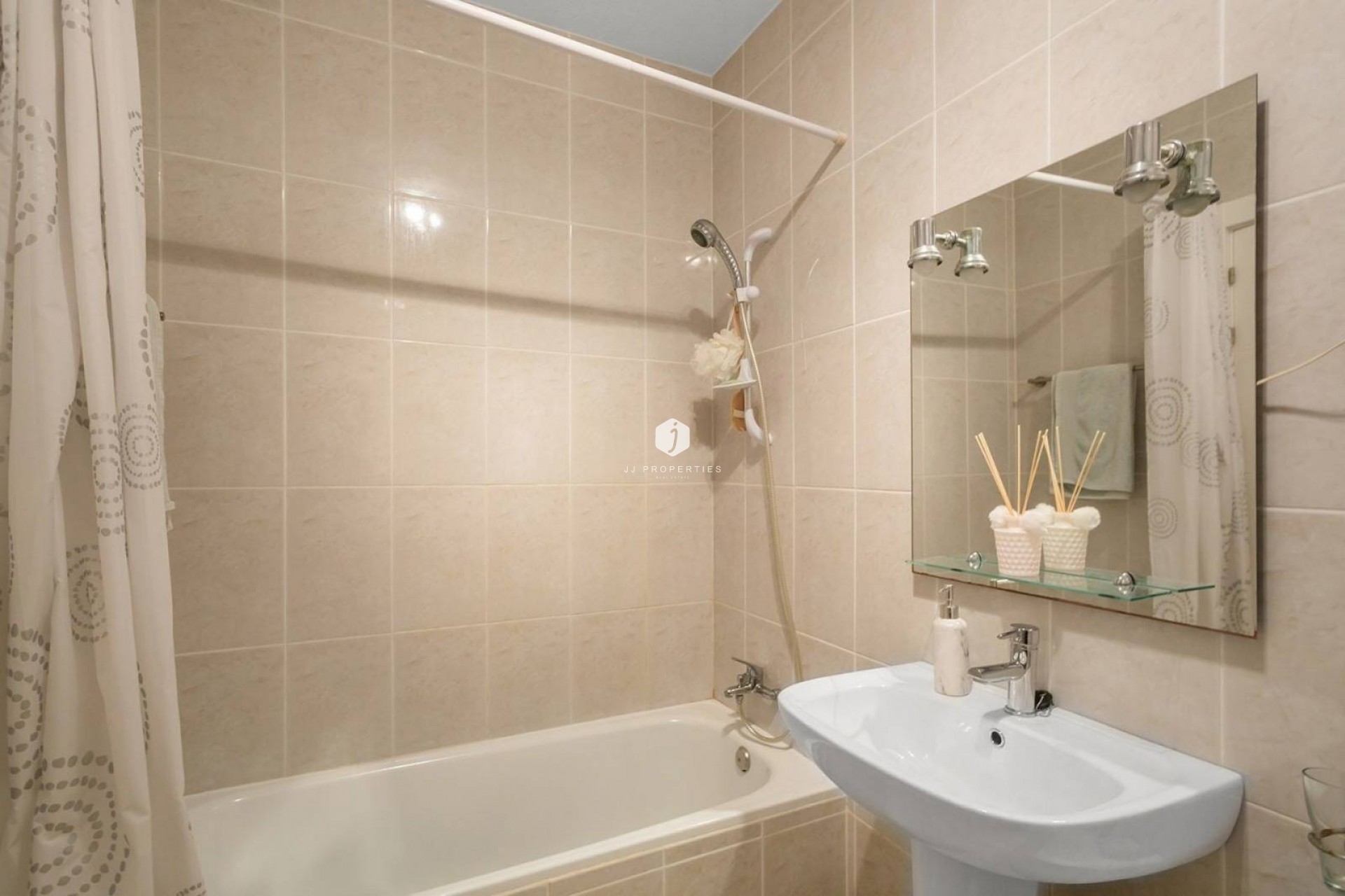 Resale - Villa -
Torrevieja - La Mata