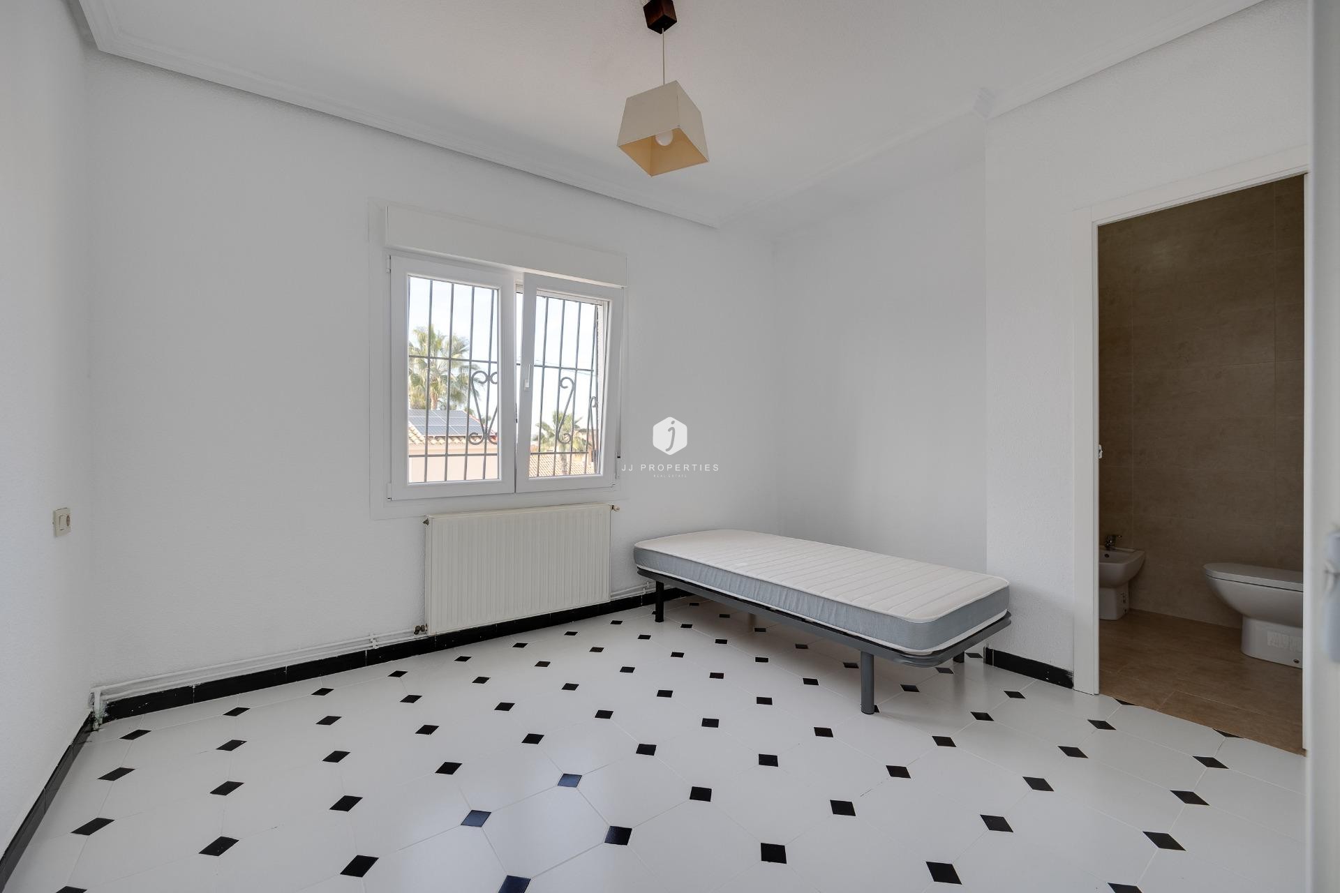 Resale - Villa -
Torrevieja - La Siesta - El Salado - Torreta