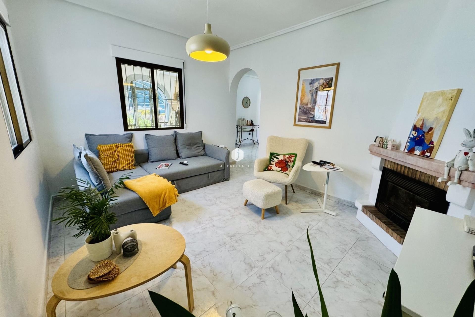 Resale - Villa -
Torrevieja - La Siesta - El Salado - Torreta