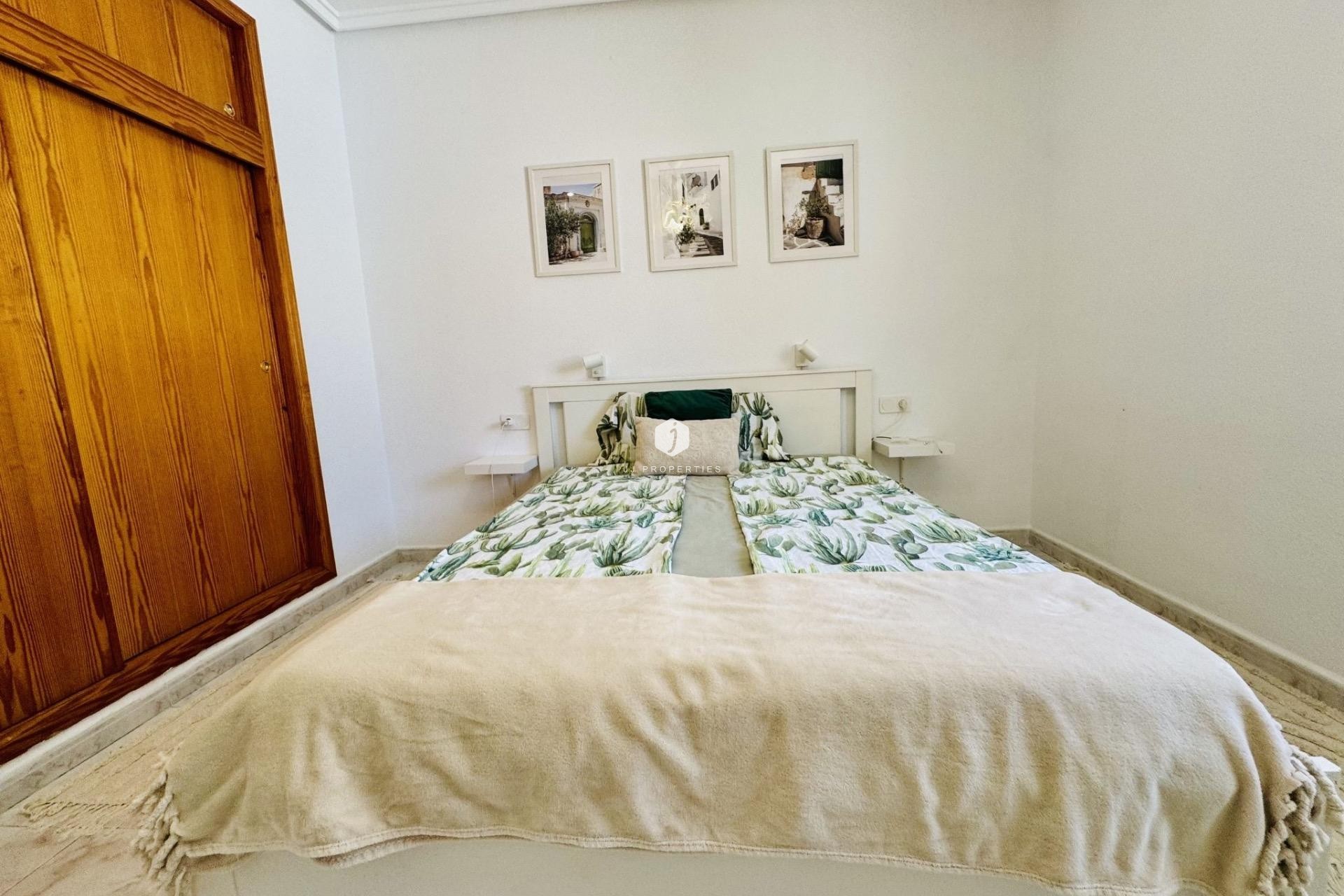 Resale - Villa -
Torrevieja - La Siesta - El Salado - Torreta