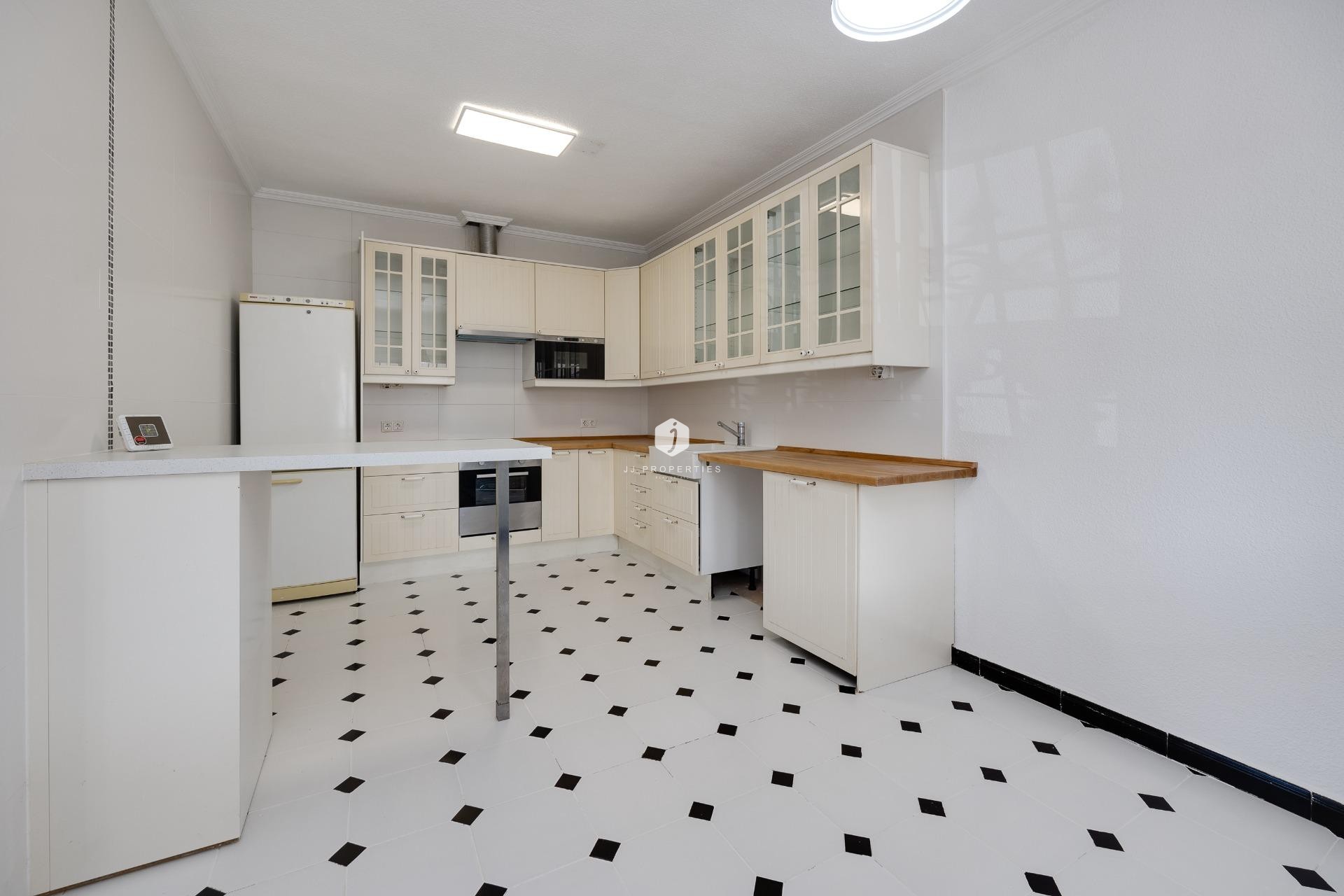 Resale - Villa -
Torrevieja - La Siesta - El Salado - Torreta