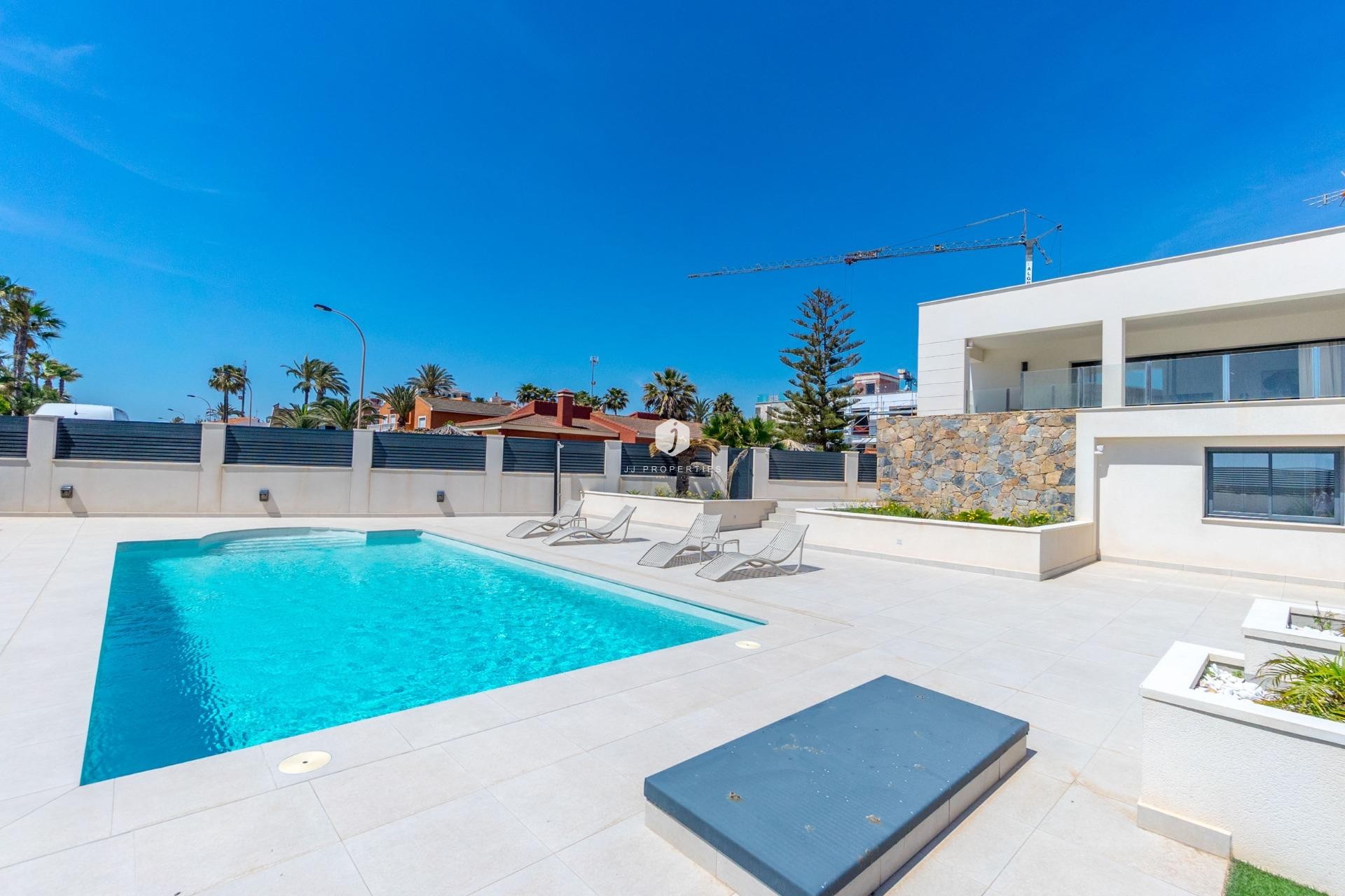 Resale - Villa -
Torrevieja - La veleta