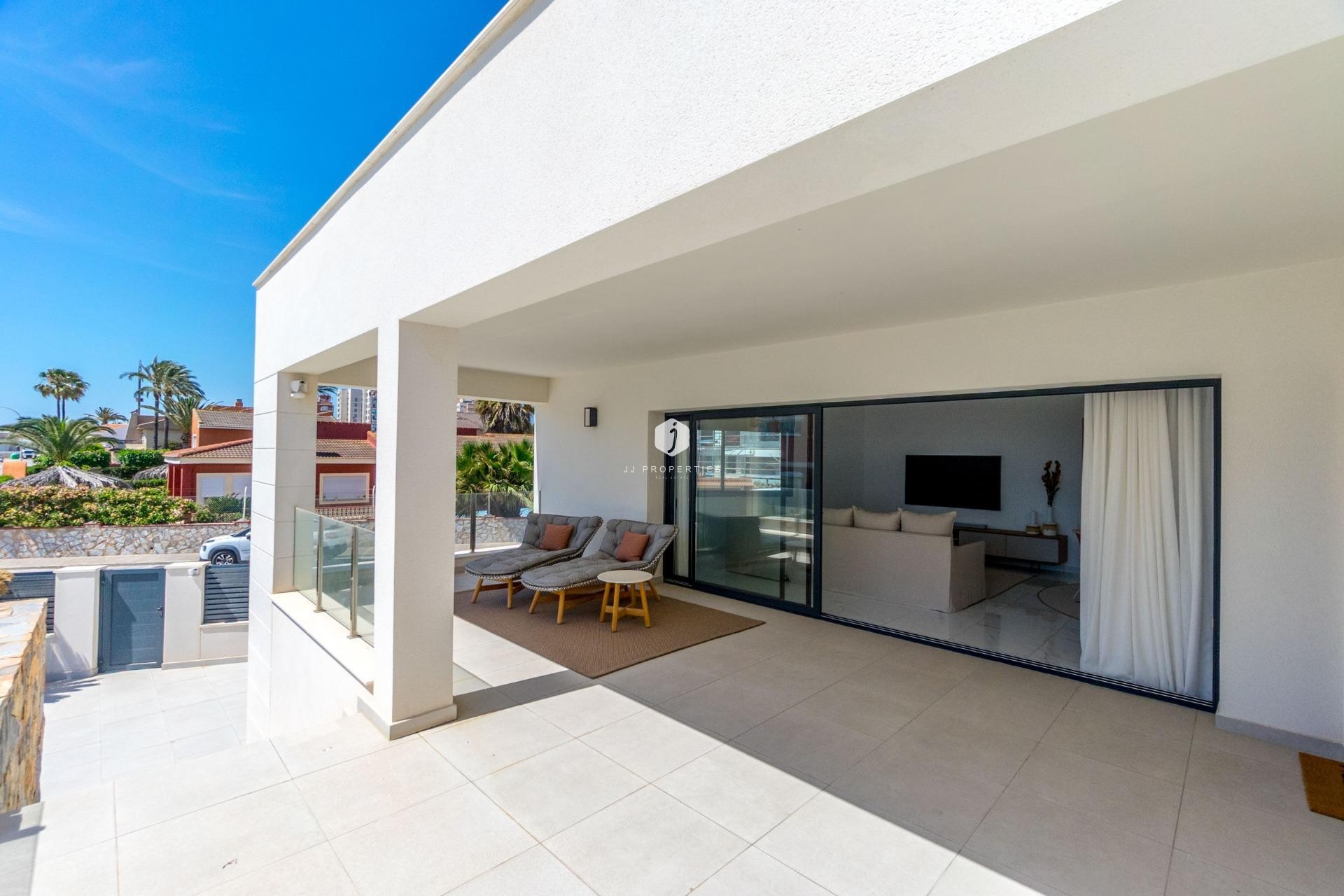 Resale - Villa -
Torrevieja - La veleta