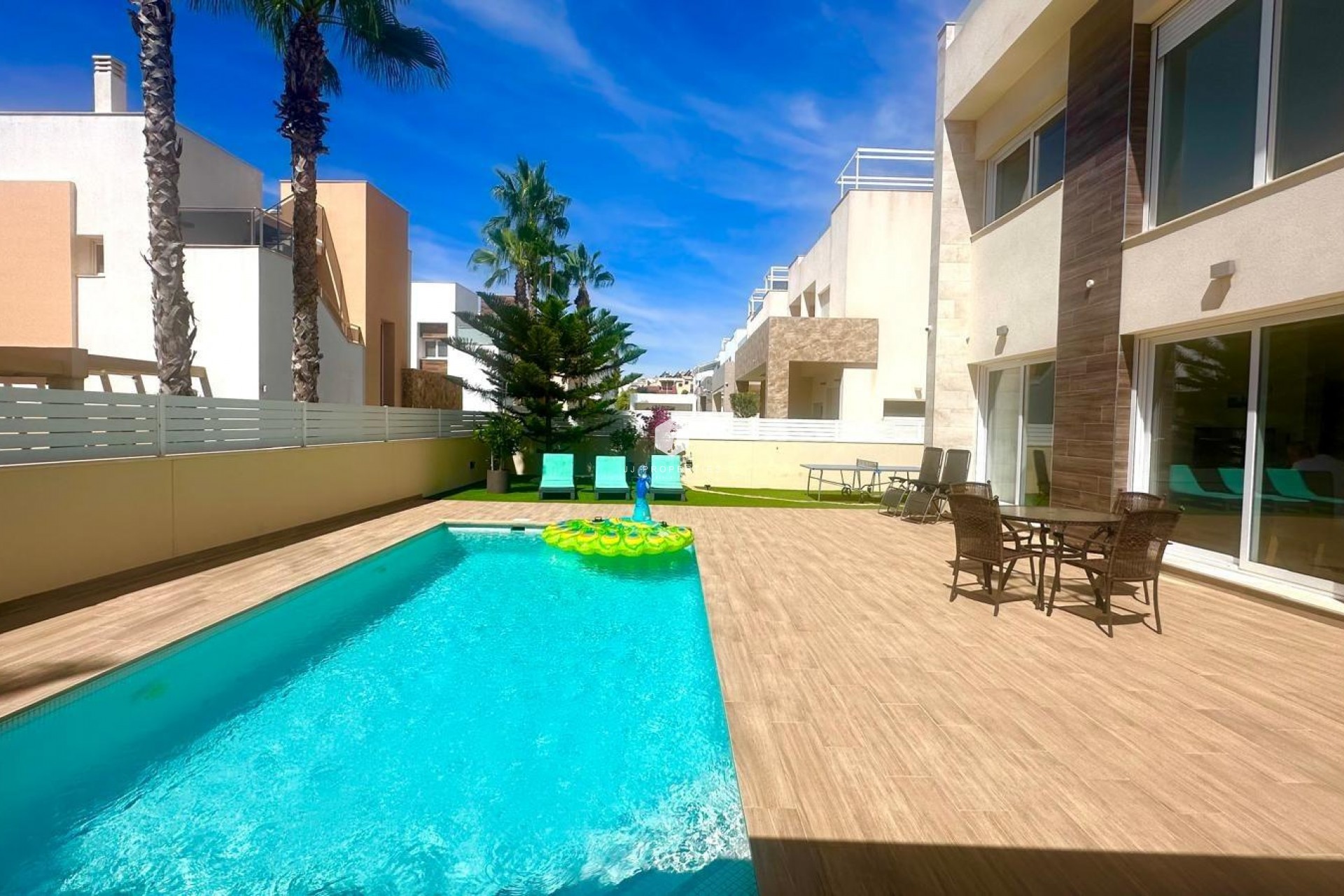 Resale - Villa -
Torrevieja - Miramar - Torre Del Moro