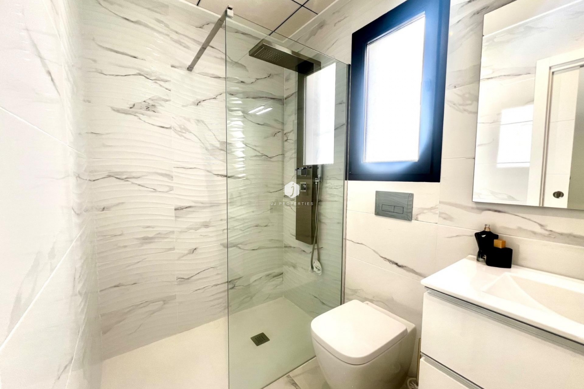 Resale - Villa -
Torrevieja - Torretas