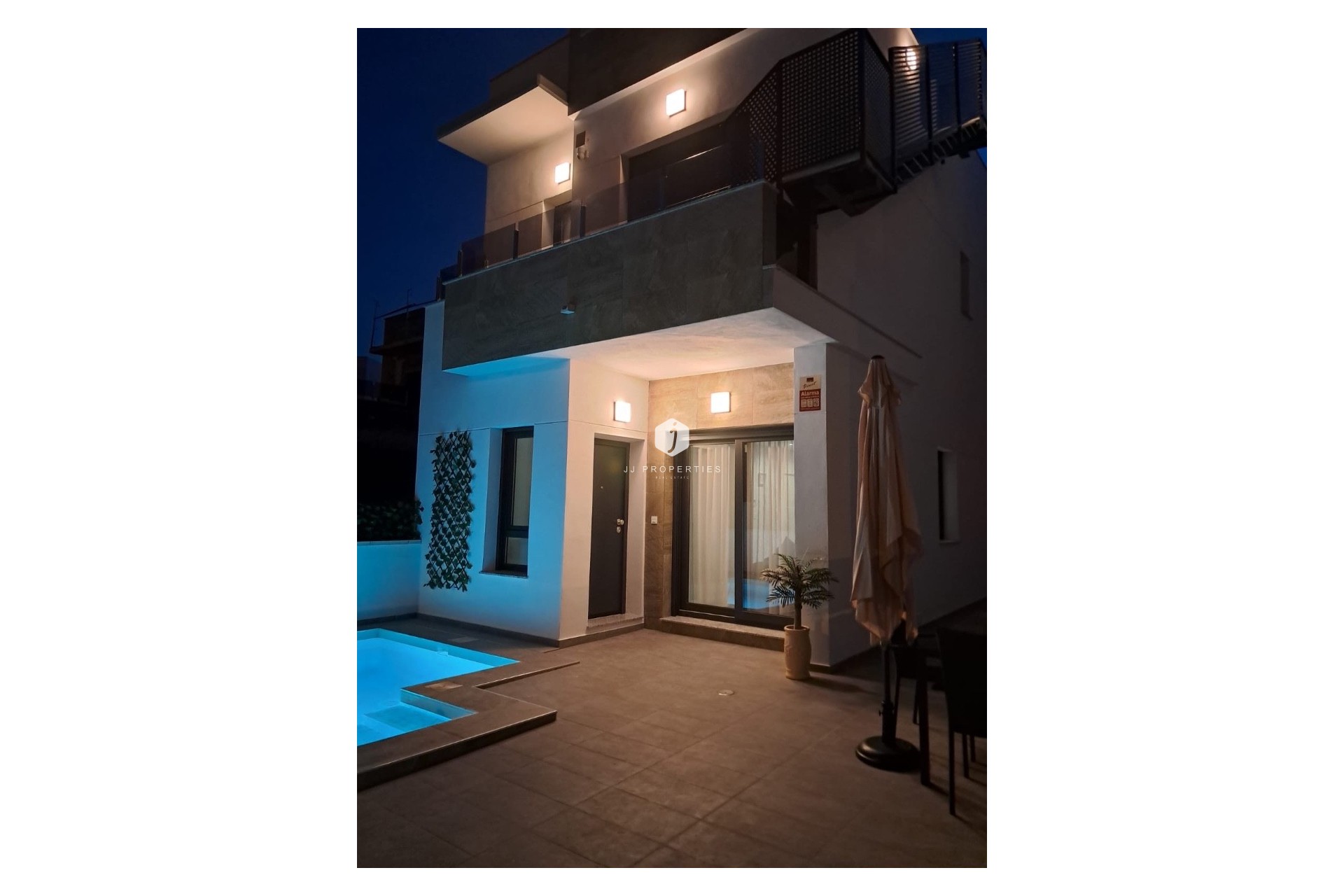 Resale - Villa -
Torrevieja - Torretas