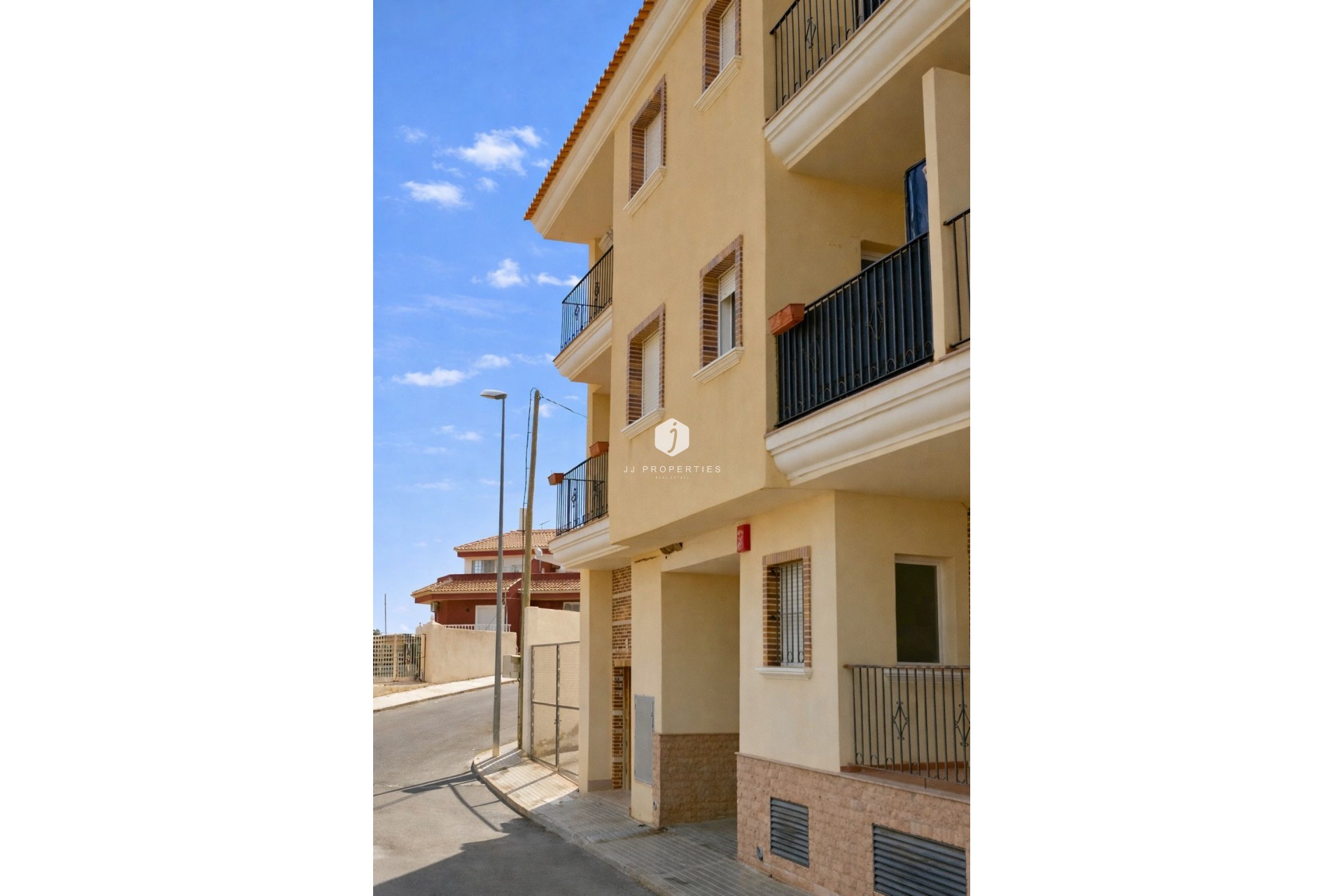 Segunda mano - Apartamento / piso -
Alicante - Inland