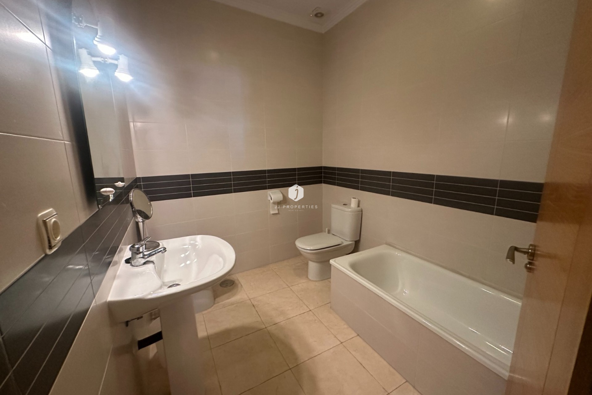 Segunda mano - Apartamento / piso -
Jacarilla - Inland