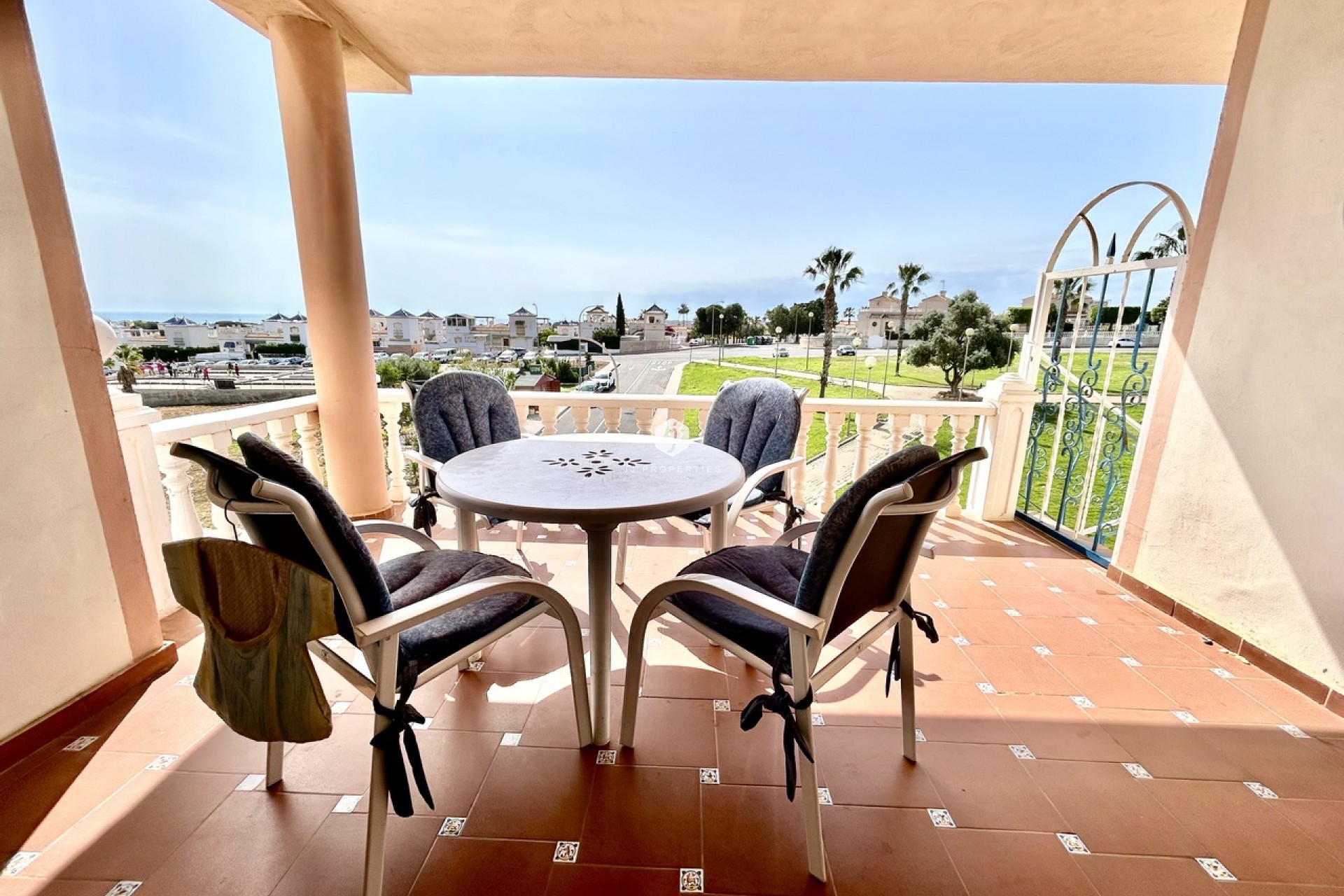 Segunda mano - Apartamento / piso -
Los Altos - Costa Blanca