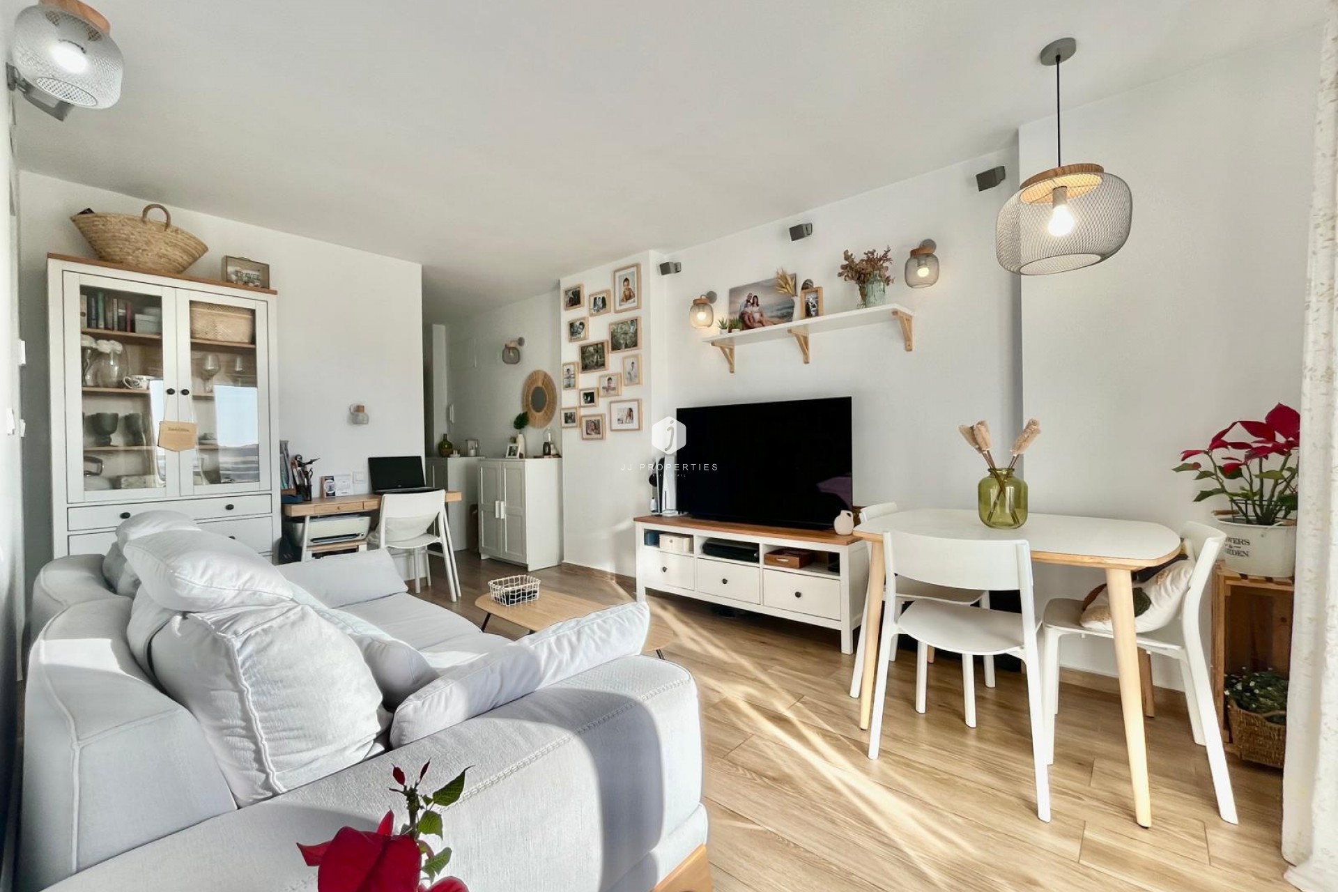 Segunda mano - Apartamento / piso -
Torrevieja - Calas blanca