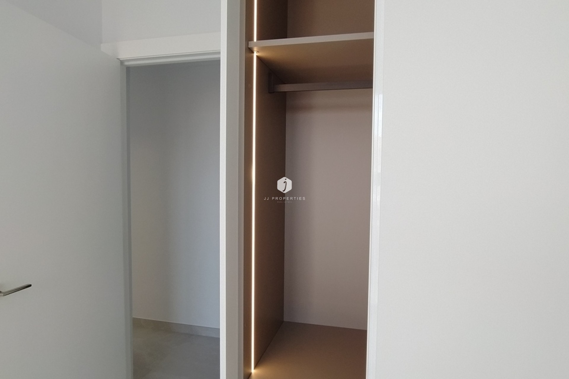 Segunda mano - Apartamento / piso -
Torrevieja - CENTRE PLAYA DEL CURA LAS PISCINAS