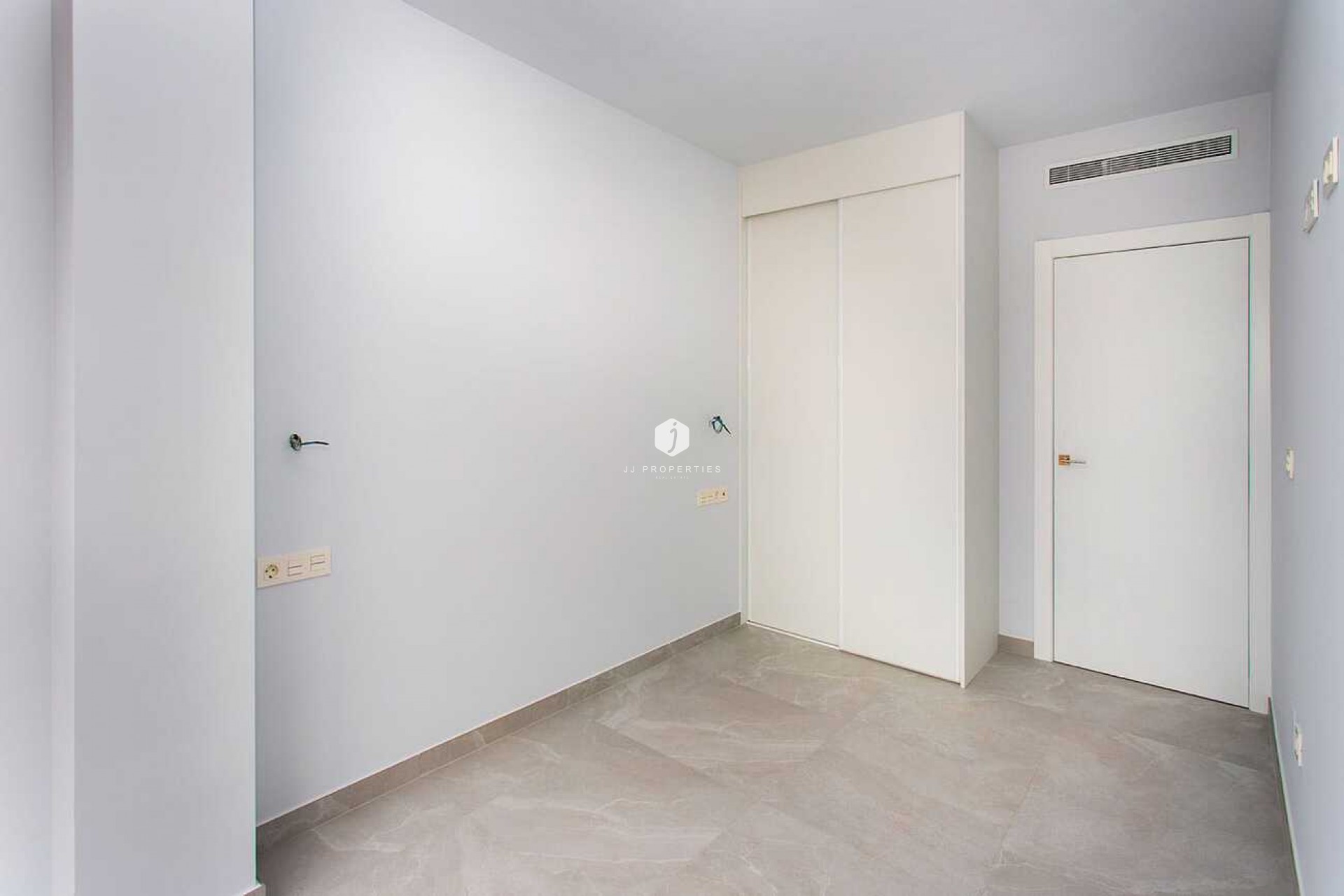 Segunda mano - Apartamento / piso -
Torrevieja - CENTRE PLAYA DEL CURA LAS PISCINAS