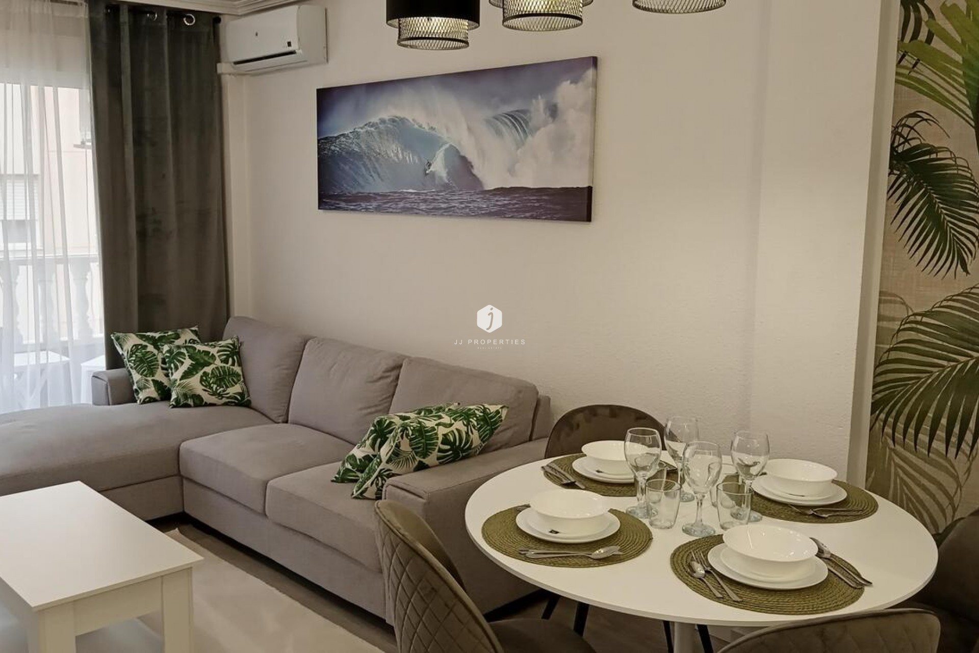 Segunda mano - Apartamento / piso -
Torrevieja - CENTRE