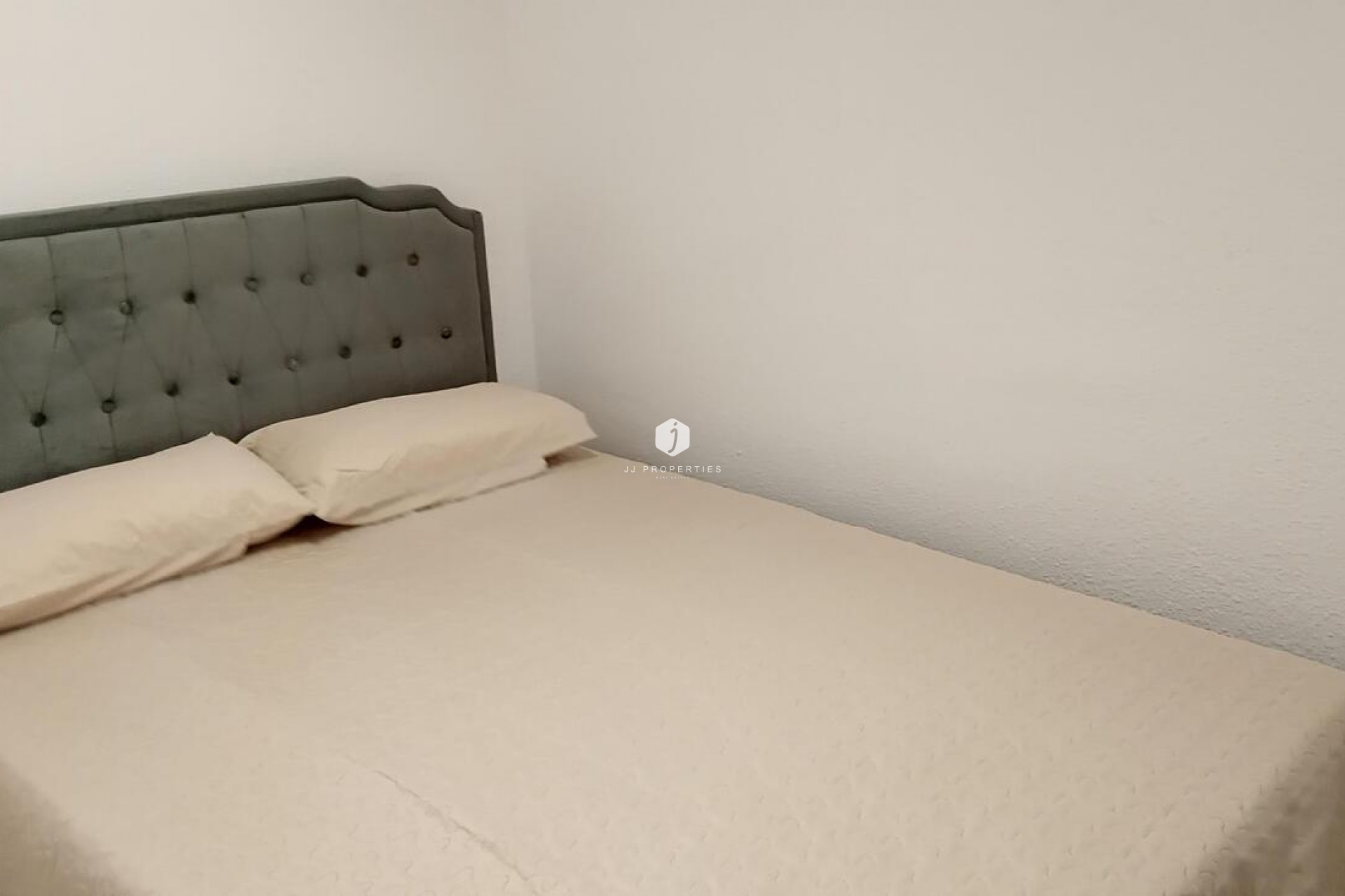 Segunda mano - Apartamento / piso -
Torrevieja - CENTRE